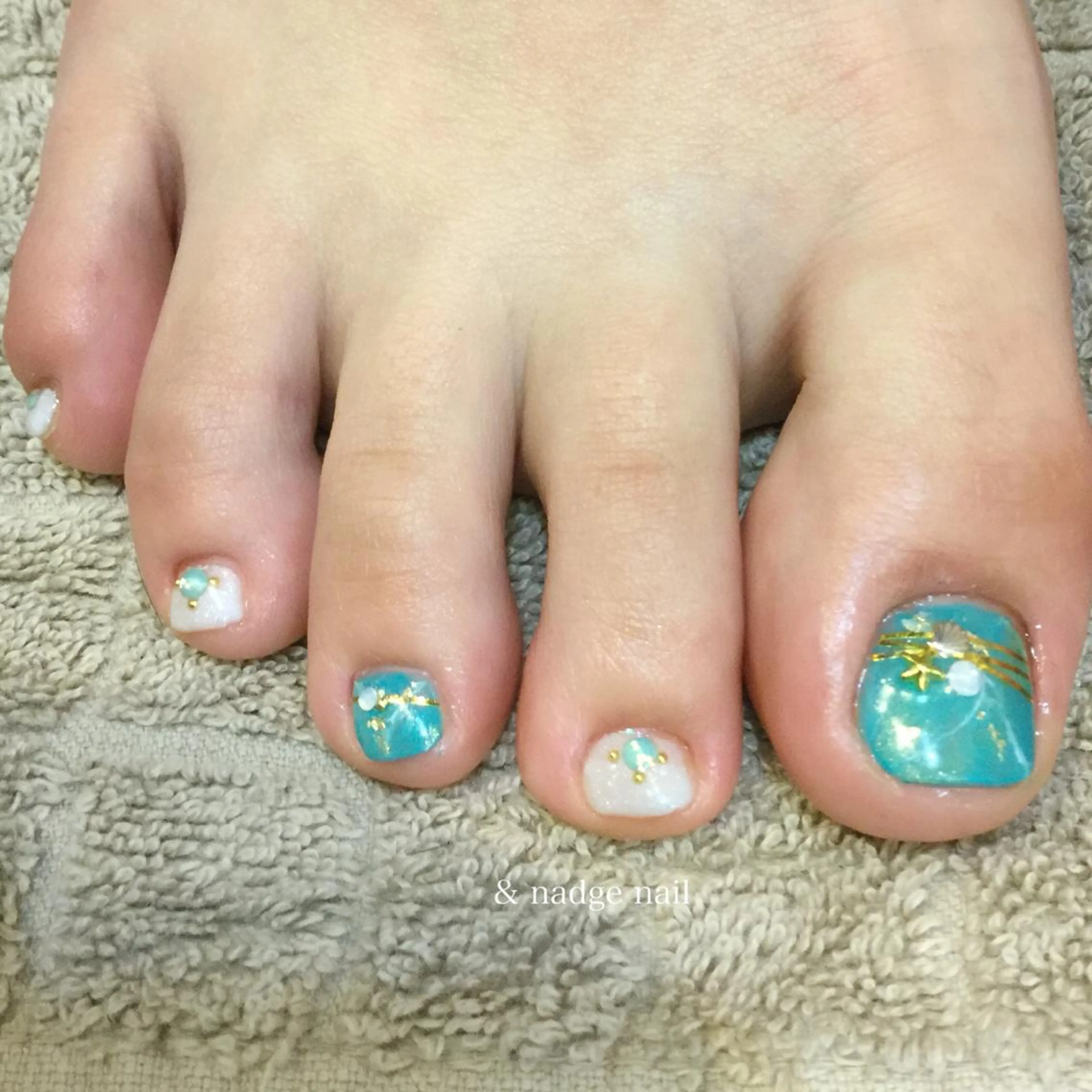 ショート ネイル フットネイル ジェルネイル 夏ネイル &nudgenail 本多のネイルデザイン