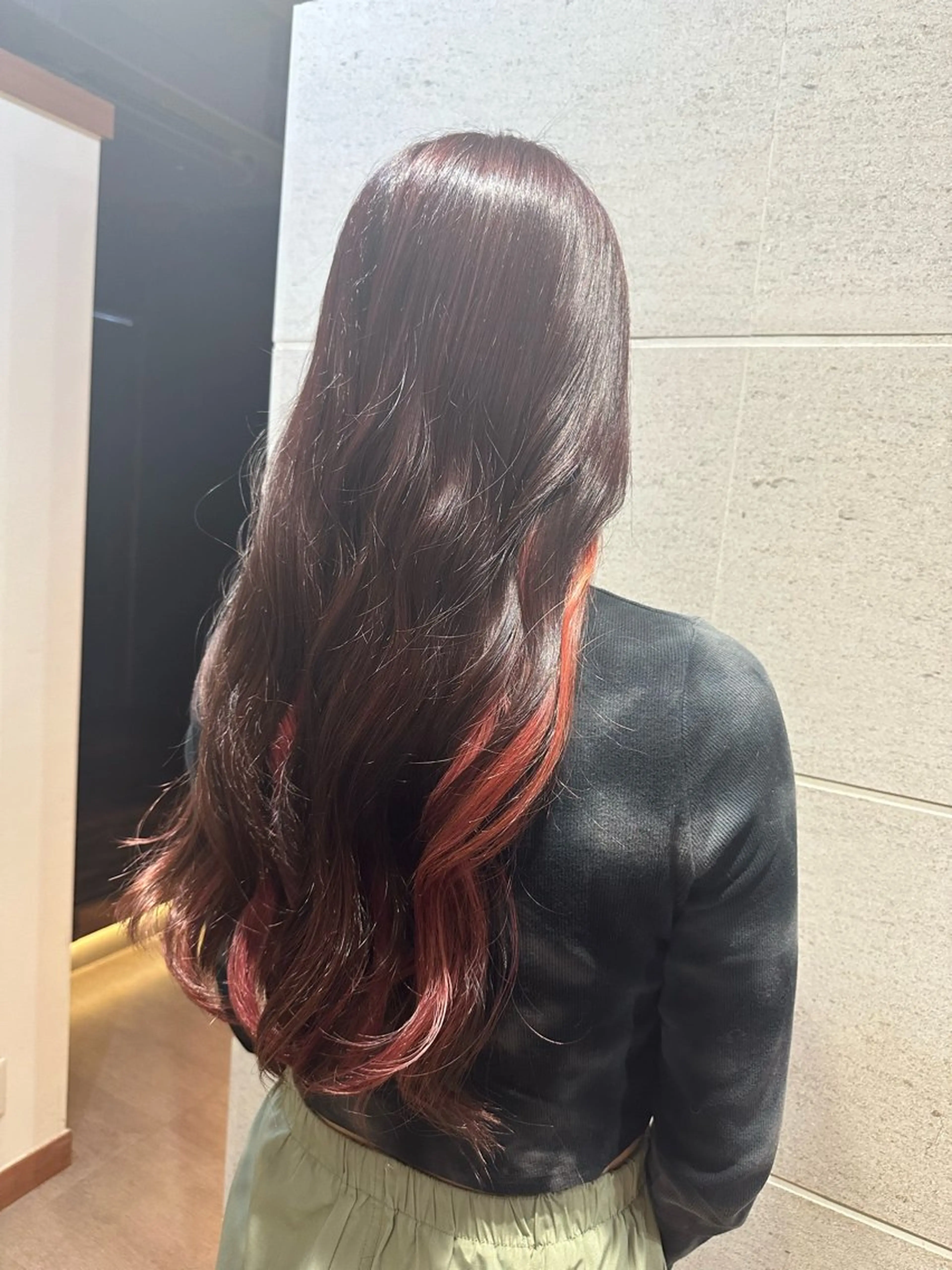 ロング カラー ブリーチ インナーカラー ピンクカラー ヘアカラー トリートメント RINA .のヘアスタイル