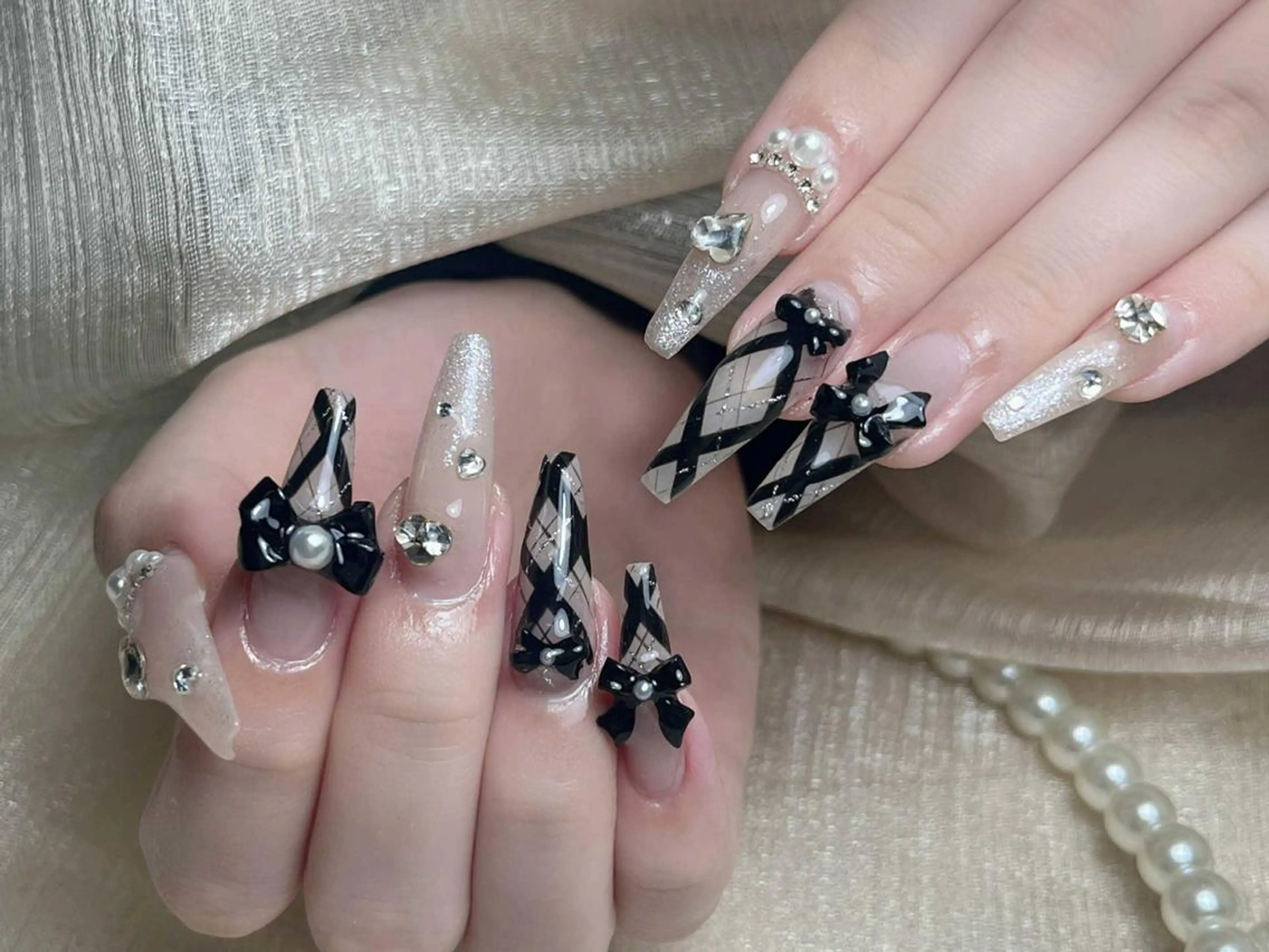 ネイル ガーリー ハート ピンク シルバー Jerry Novaのネイルデザイン