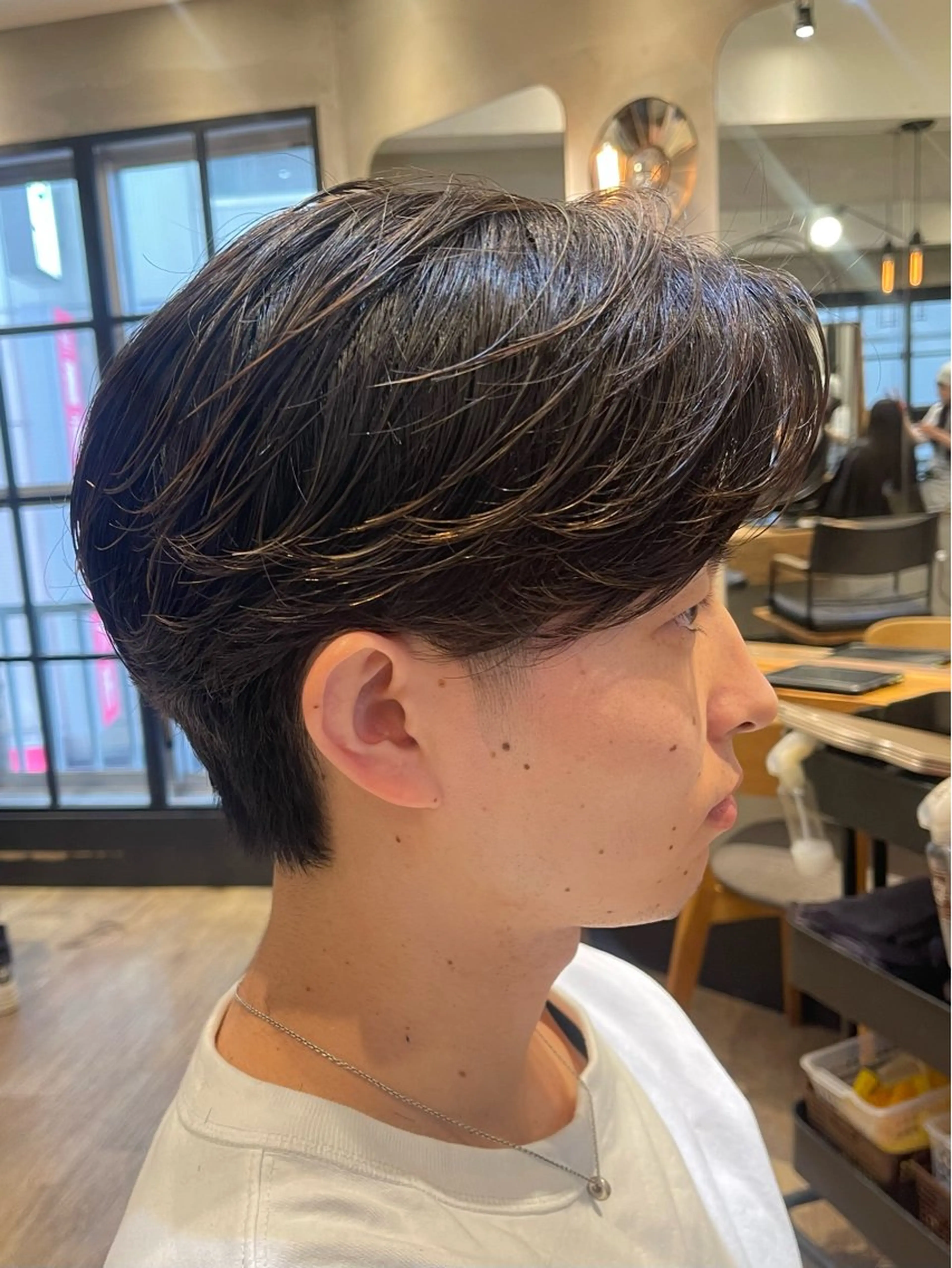 ショート パーマ メンズ ビジネス センターパート フェードカット メンズ韓国風 マッシュ カット パーマ トリートメント ヘアセット 新宿メンズ専門 モテ清潔感パーマ特化のヘアスタイル