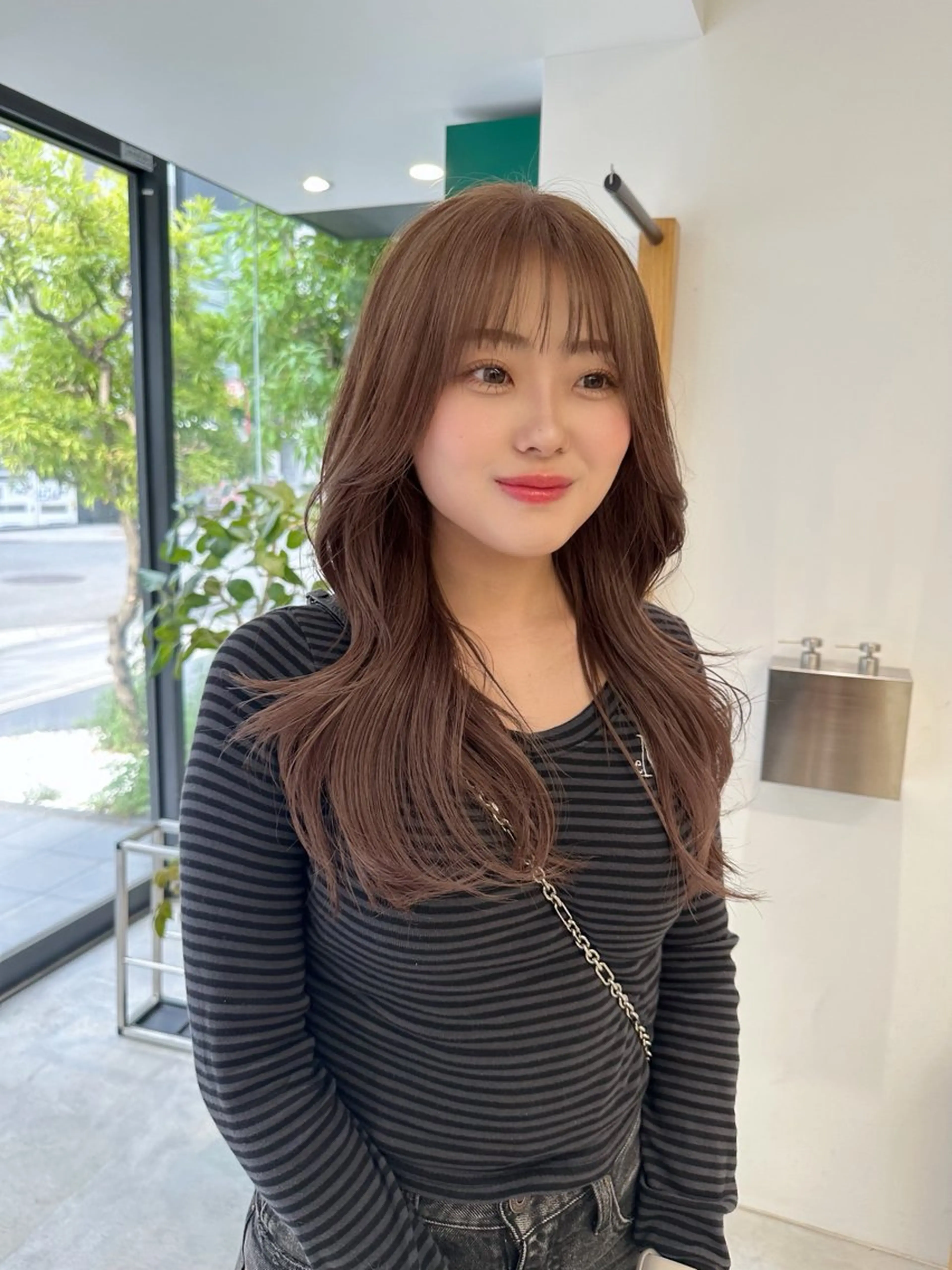 セミロング カラー ブリーチ ブリーチなしカラー レイヤーカット カット ヘアカラー トリートメント M所属・ハイトーン/透け感 カラー🎀真香のヘアスタイル