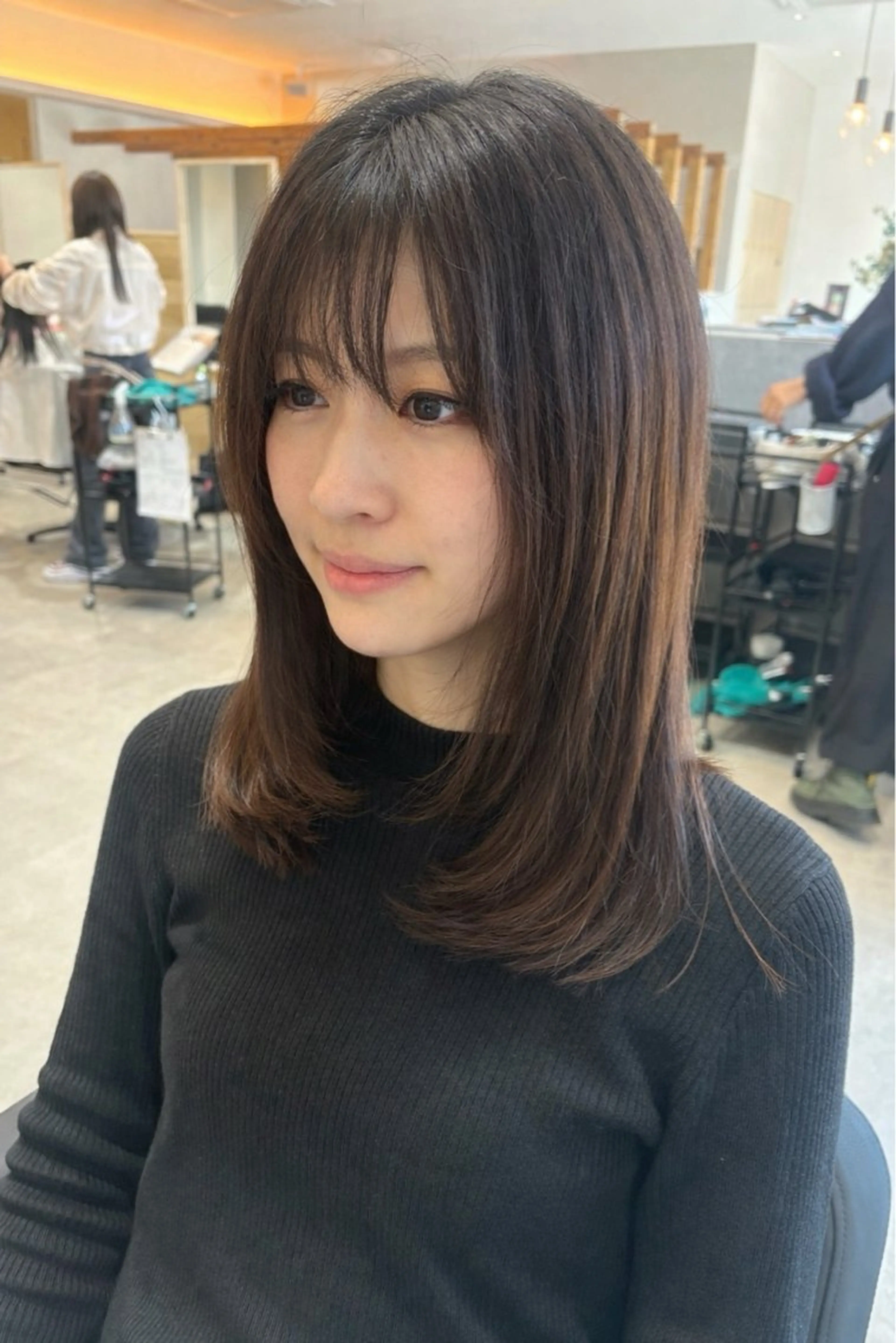 セミロング レイヤーカット 小顔カット 畑 美遥のヘアスタイル