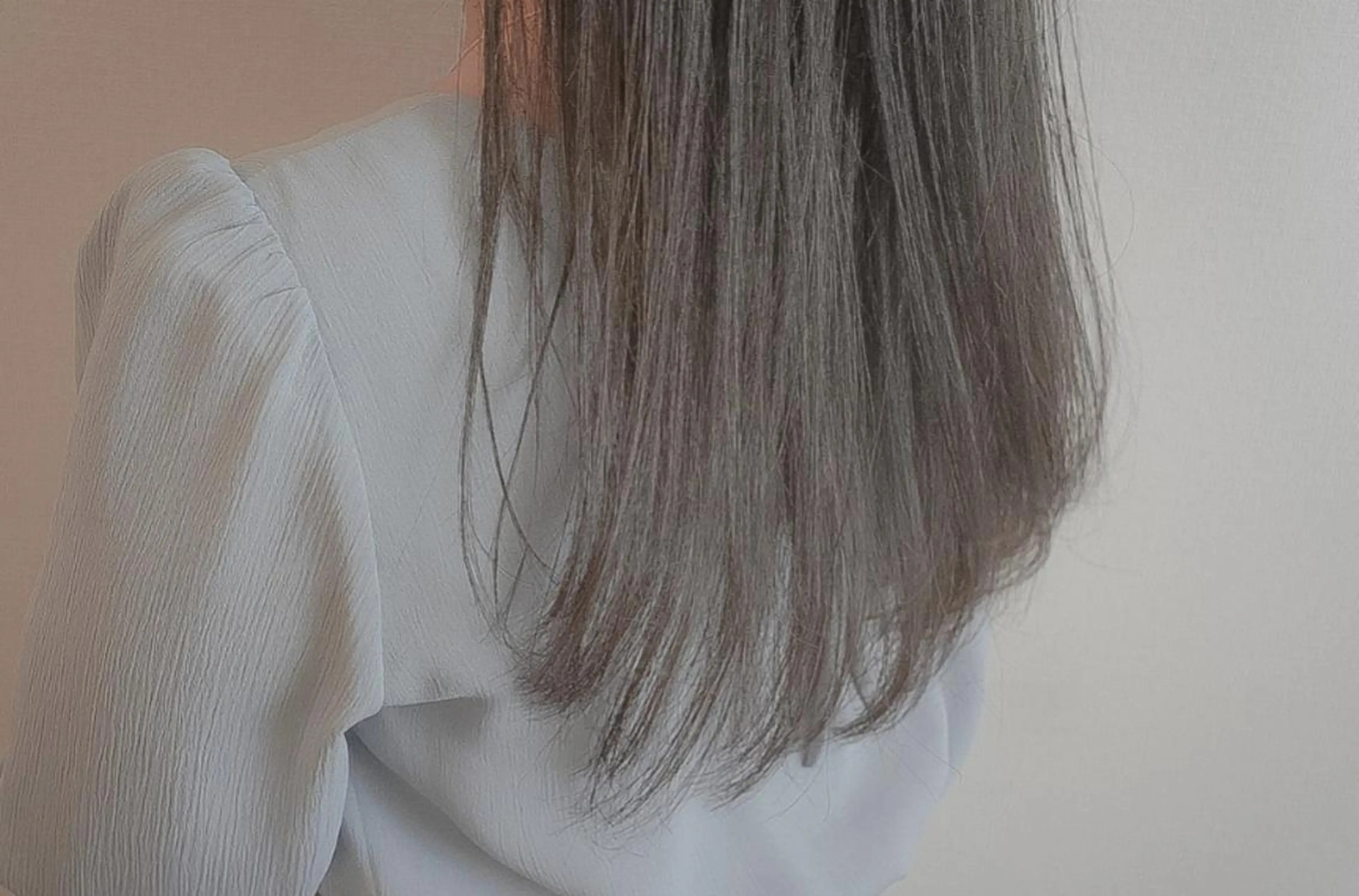 ロング カラー ブリーチ ケアブリーチ ダブルカラー シルバー ホワイトシルバー 安藤悠里/ハイトーン /デザインカラーのヘアスタイル