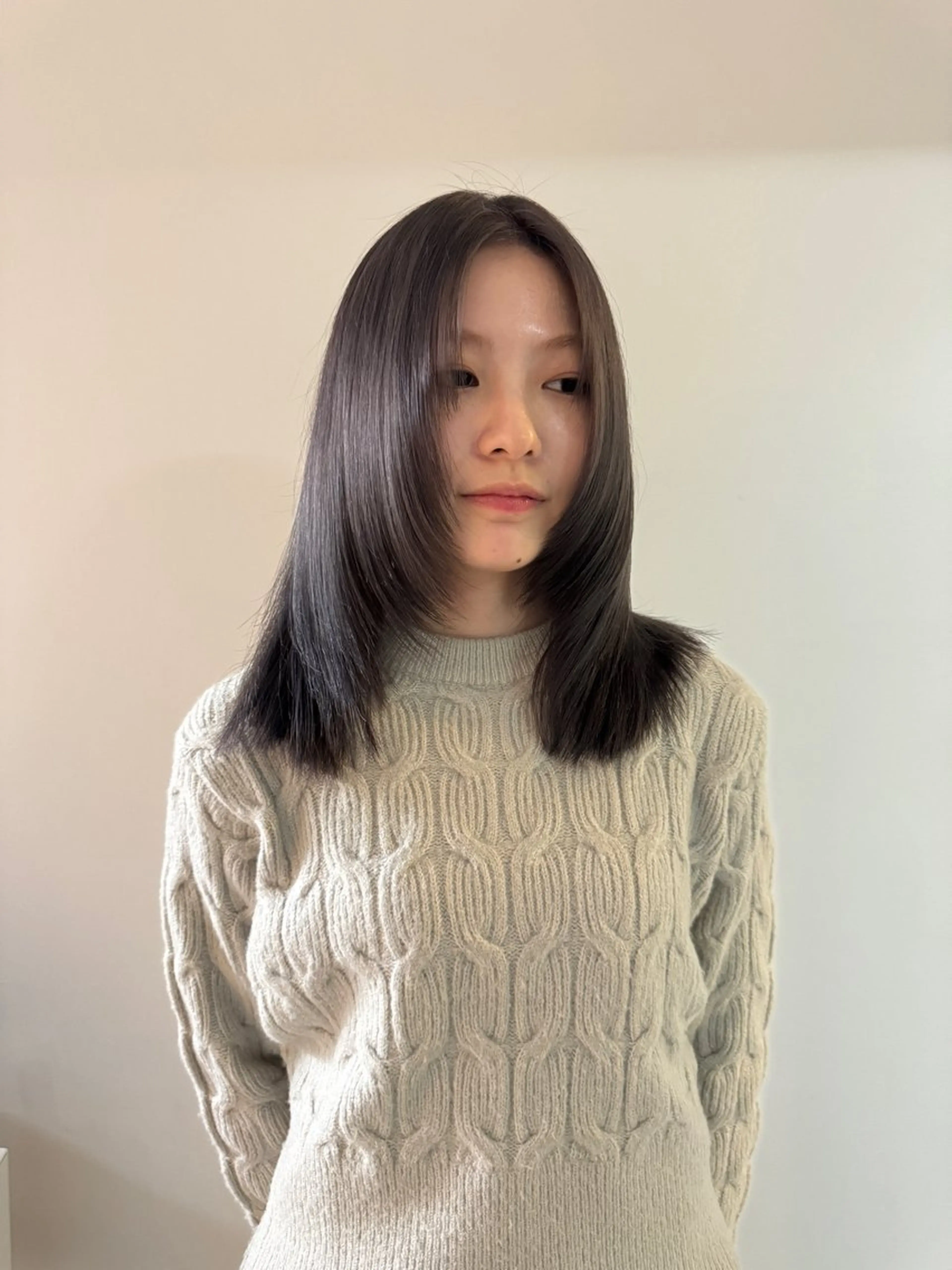 ミディアム カラー ヘアカラー トリートメント 切りっぱなしボブ レイヤー/縮毛矯正のヘアスタイル