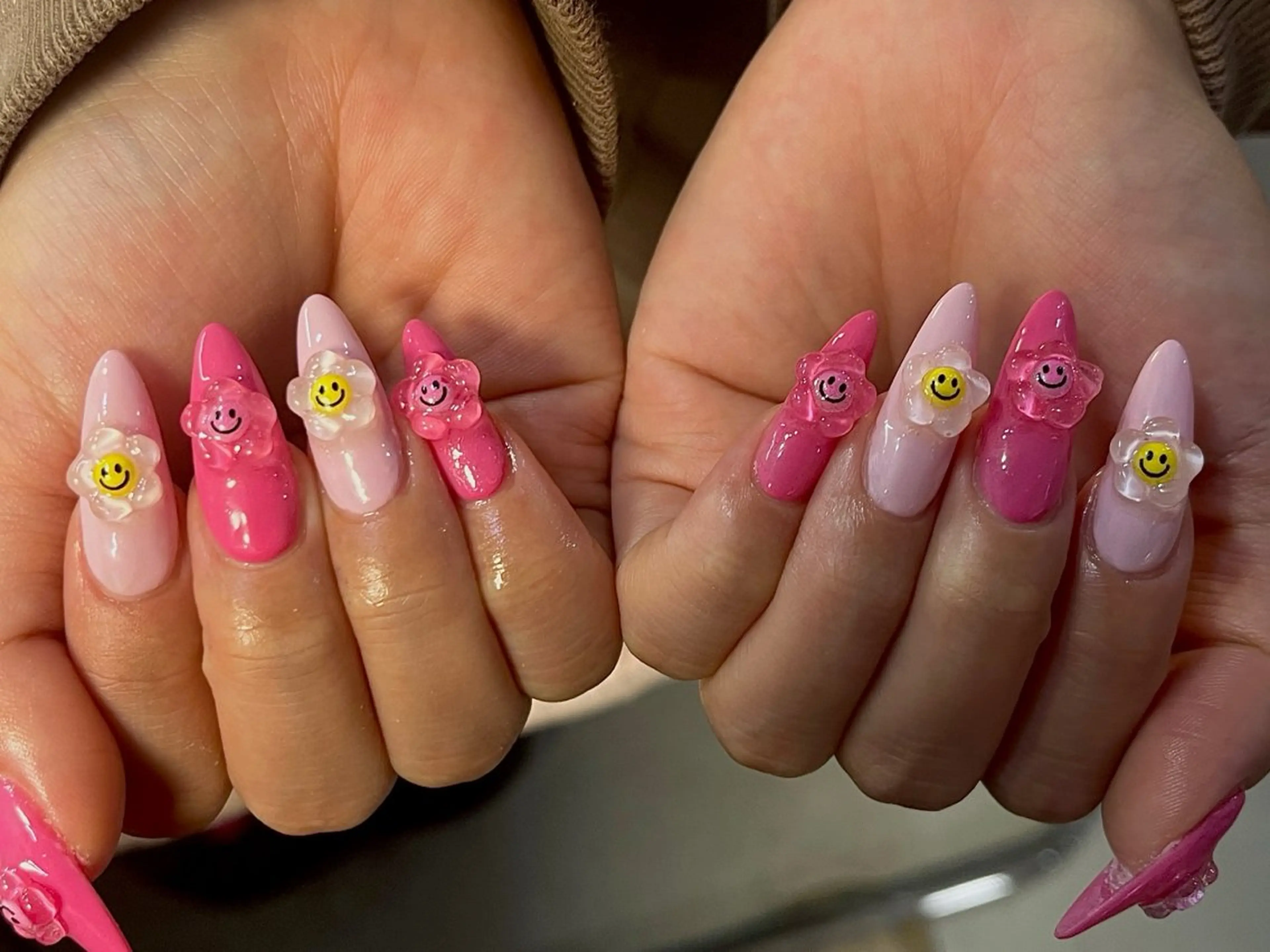 ネイル ハンドネイル アユリ リリのネイルデザイン