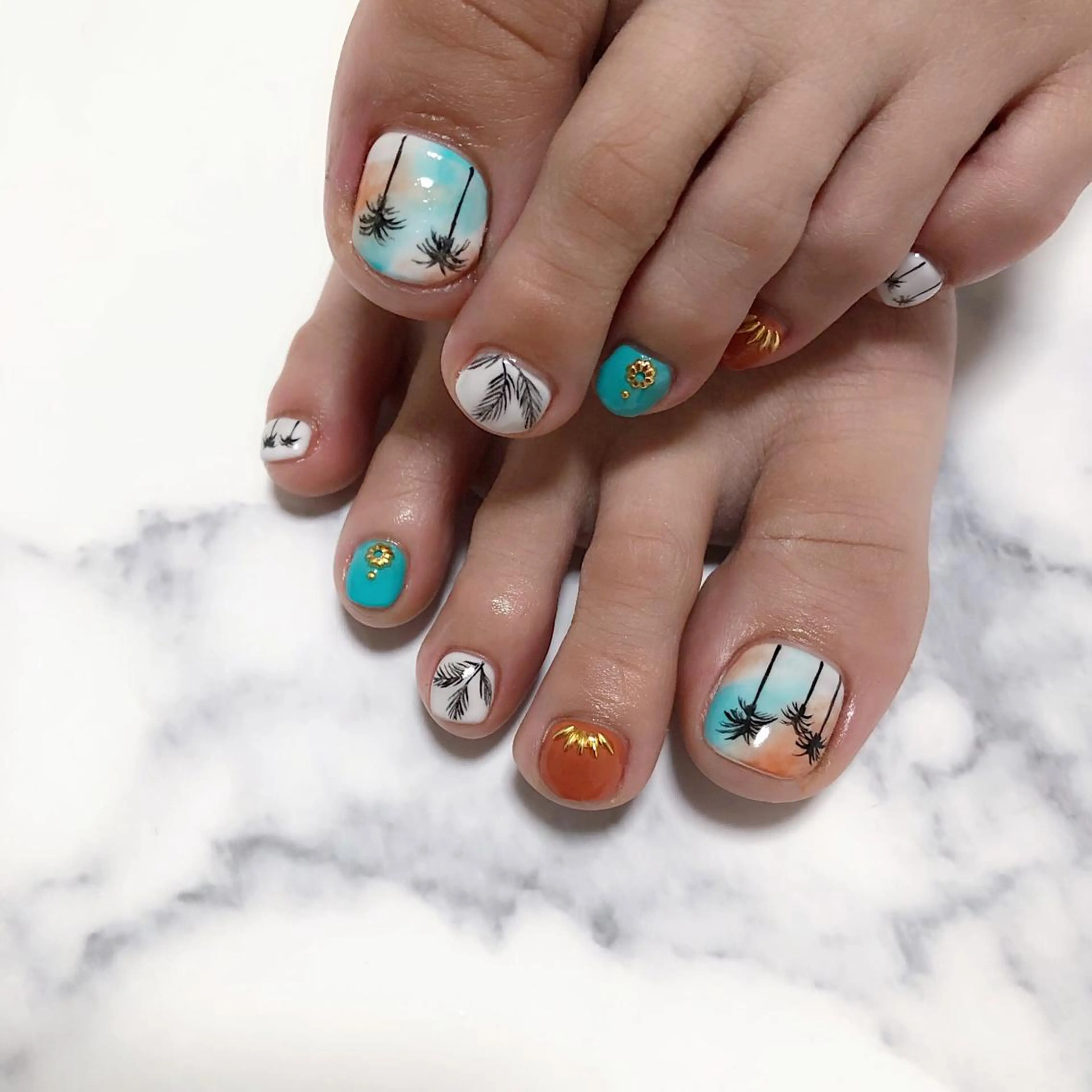 ネイル フットネイル 🌞💜 KAORI 🌴のネイルデザイン