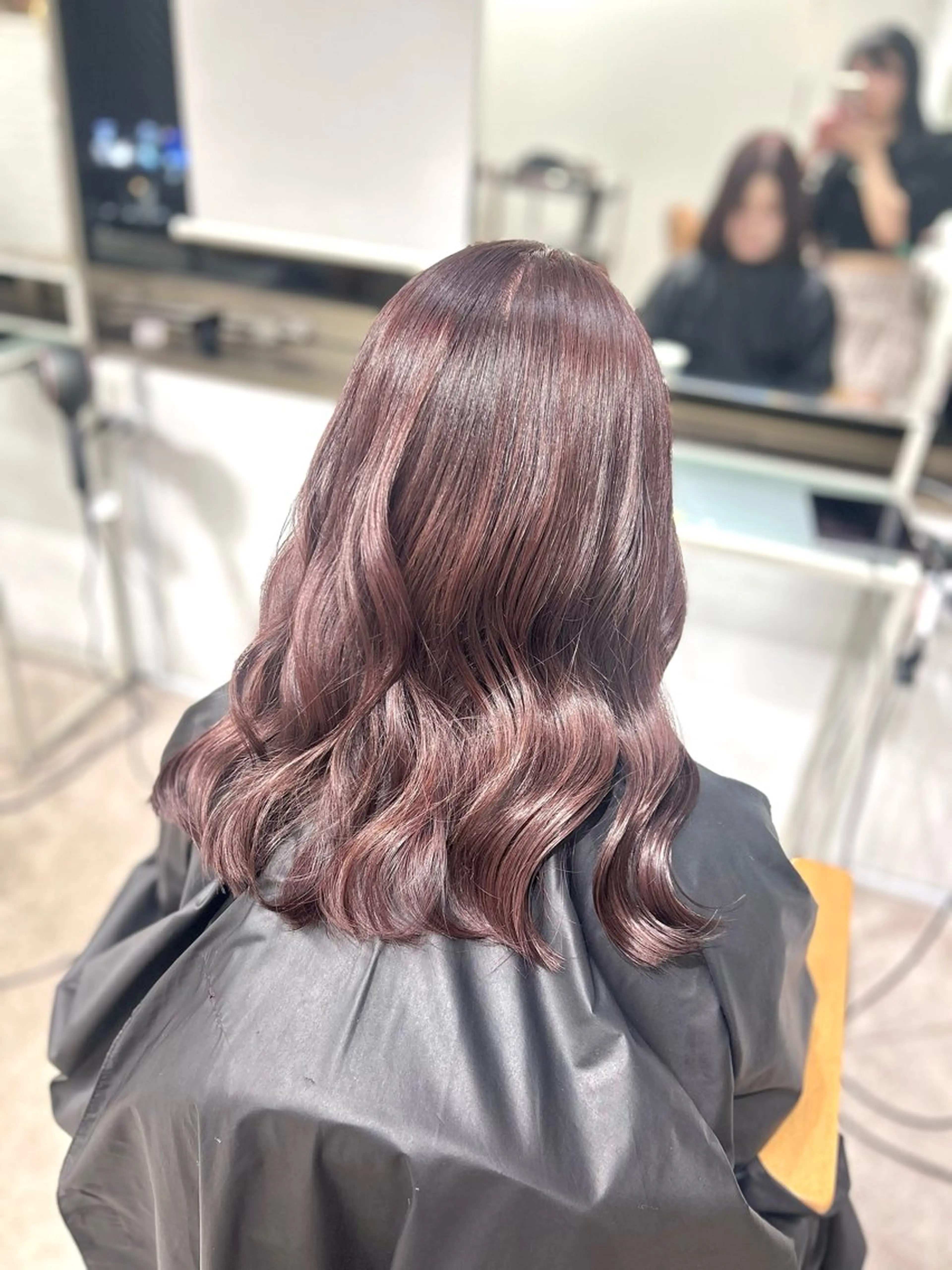 ミディアム カラー ブリーチ ブラウンカラー ピンクカラー ピンクブラウン 🫧新宿美容師 ヒナコ🫧のヘアスタイル