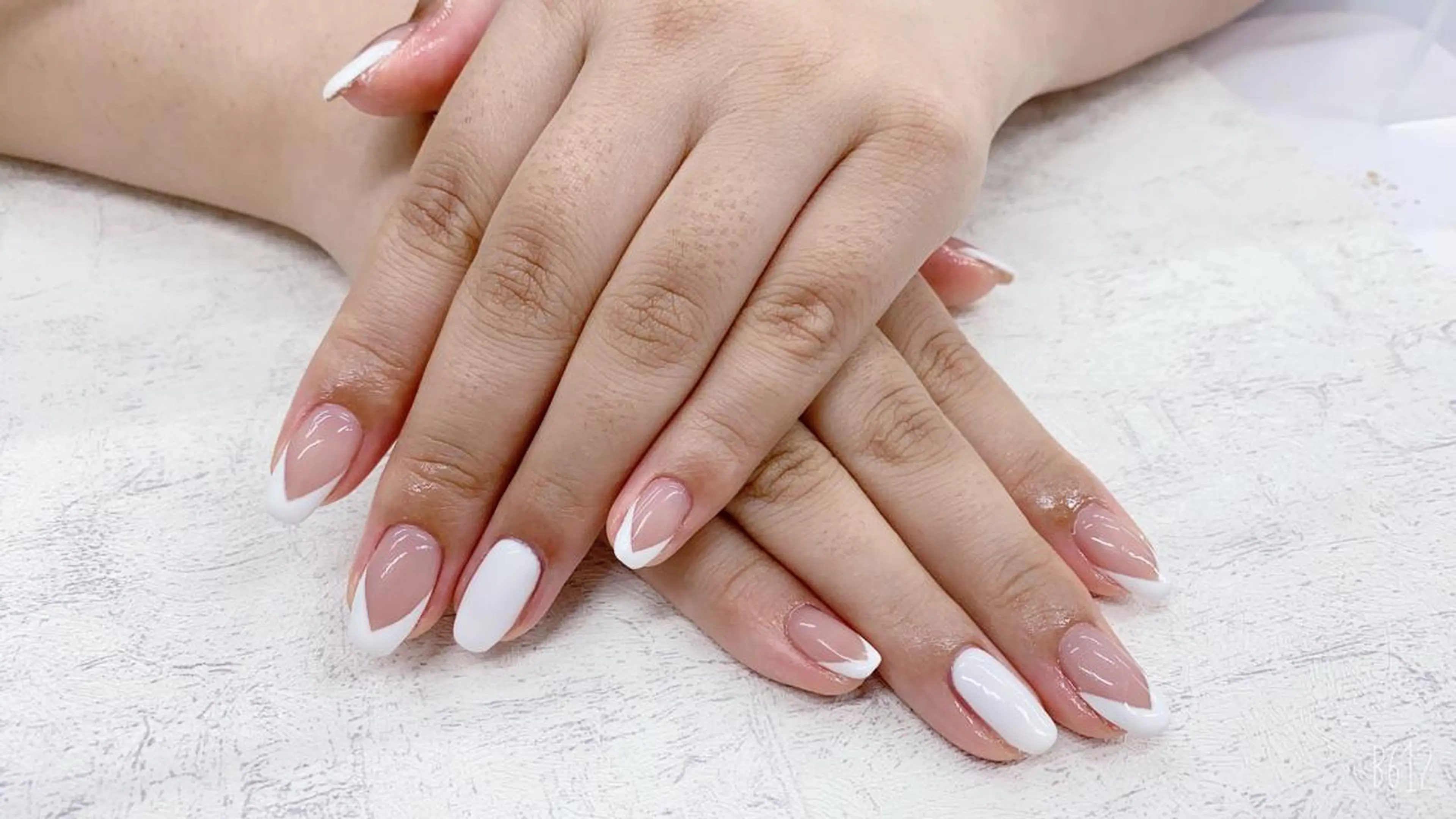 ネイル フレンチネイル Romine アイラッシュ&ネイルのマツエク・マツパデザイン