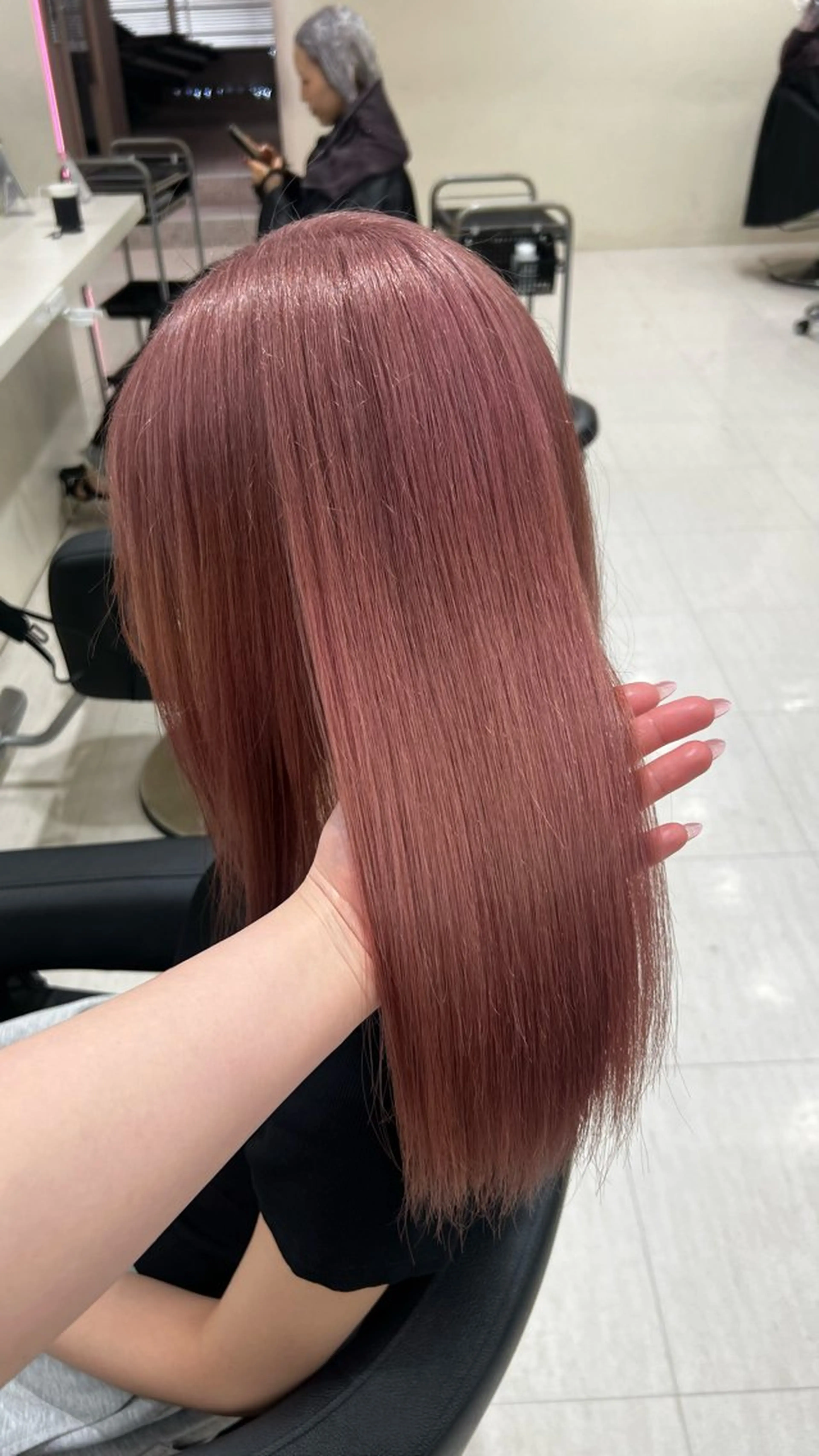 セミロング カラー ヘアアレンジ ヘアカラー 韓国レイヤー&ピンク 艶髪🩶maikoのヘアスタイル