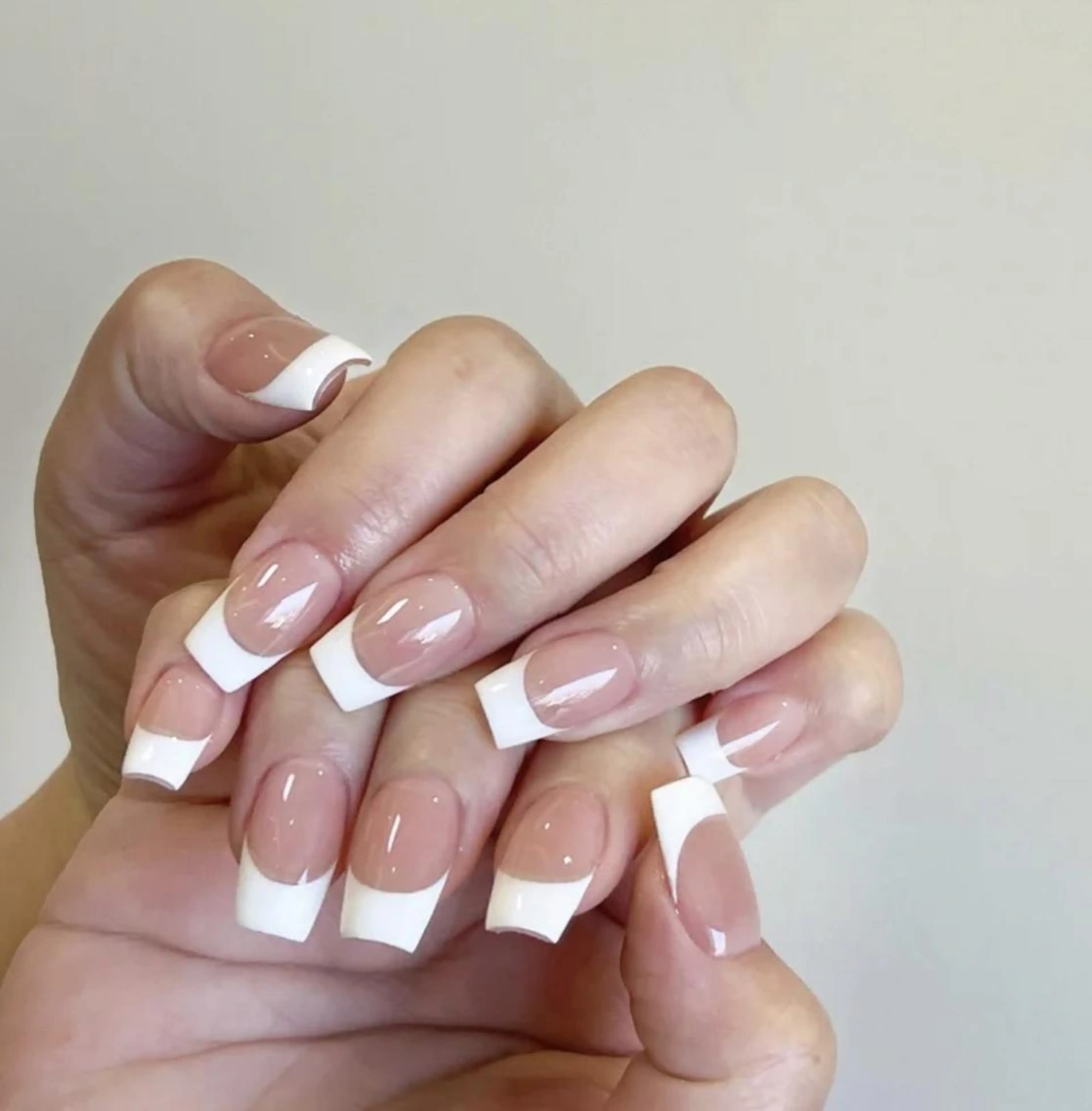 ネイル フレンチネイル Queens PUPUのネイルデザイン