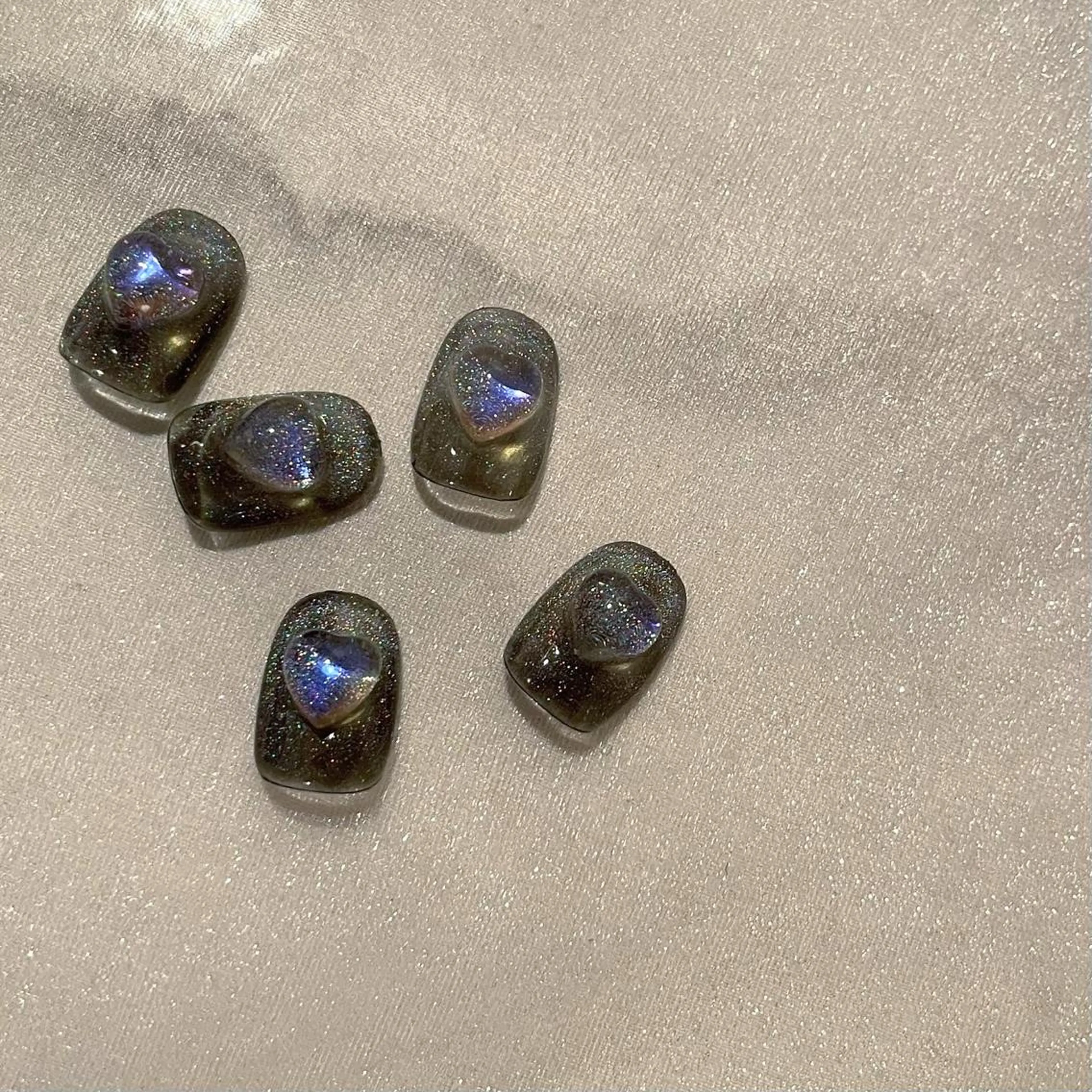 ネイル オーロラネイル フレンチネイル ガーリー ハート 韓国ネイル ハンドネイル ハンドケア lyly.nail所属・lylynail YUUKAのネイルデザイン