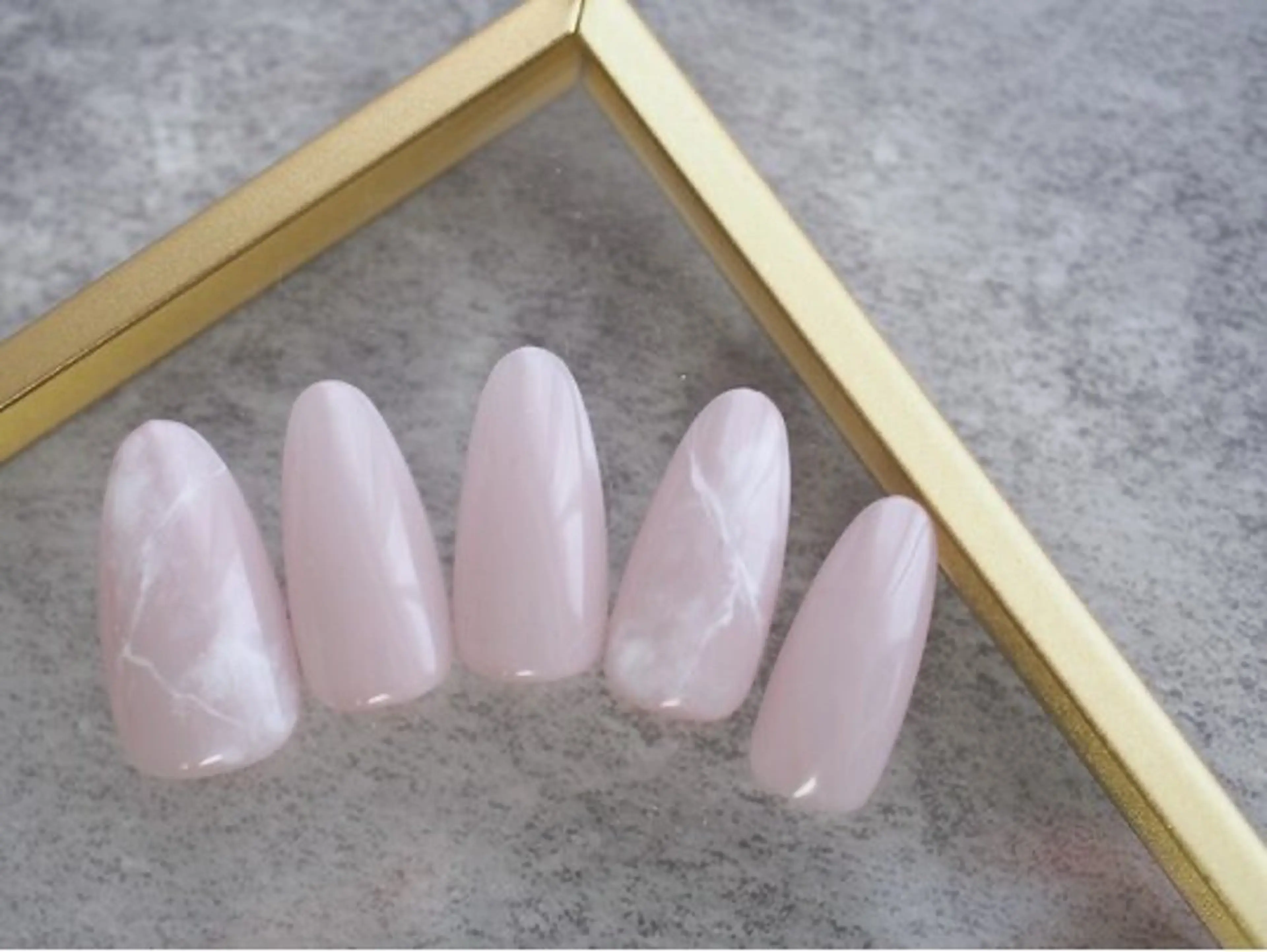 ネイル 鈴木 麻里のネイルデザイン