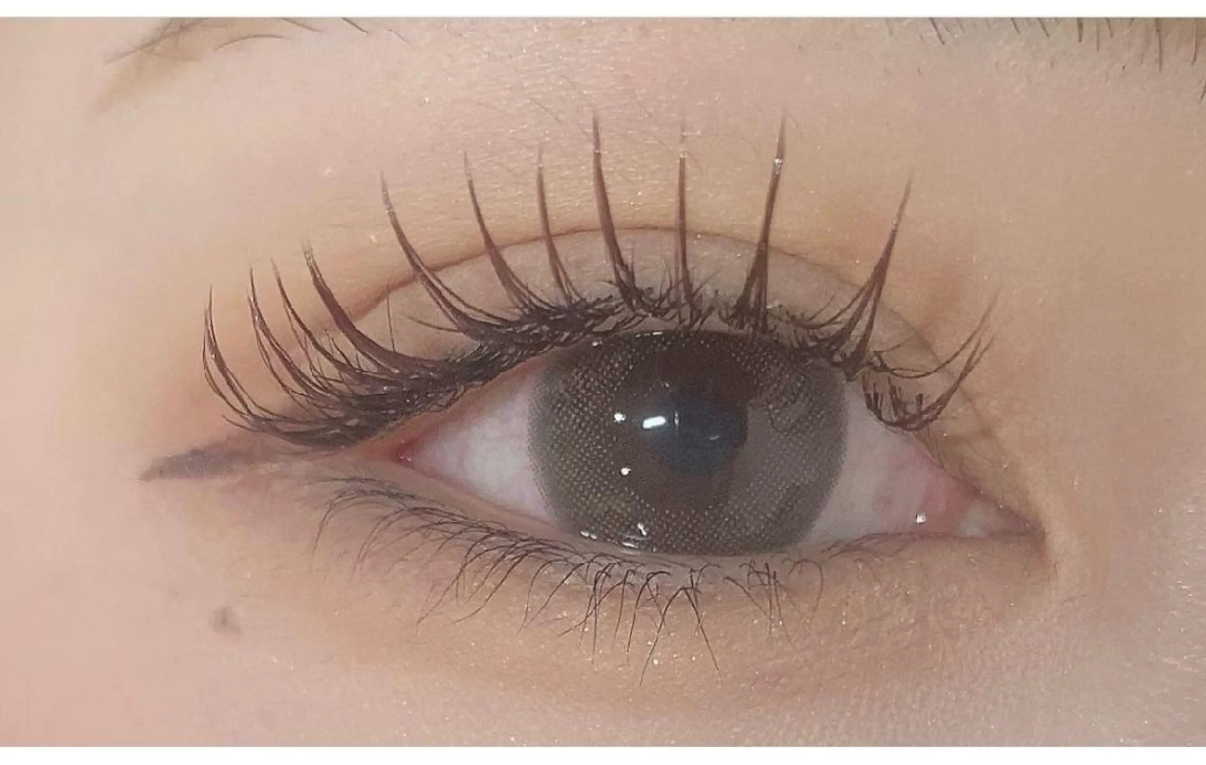 マツエク・マツパ 束感まつ毛 カラーマツエク フラットラッシュ マツエク EMMA plus．のマツエク・マツパデザイン