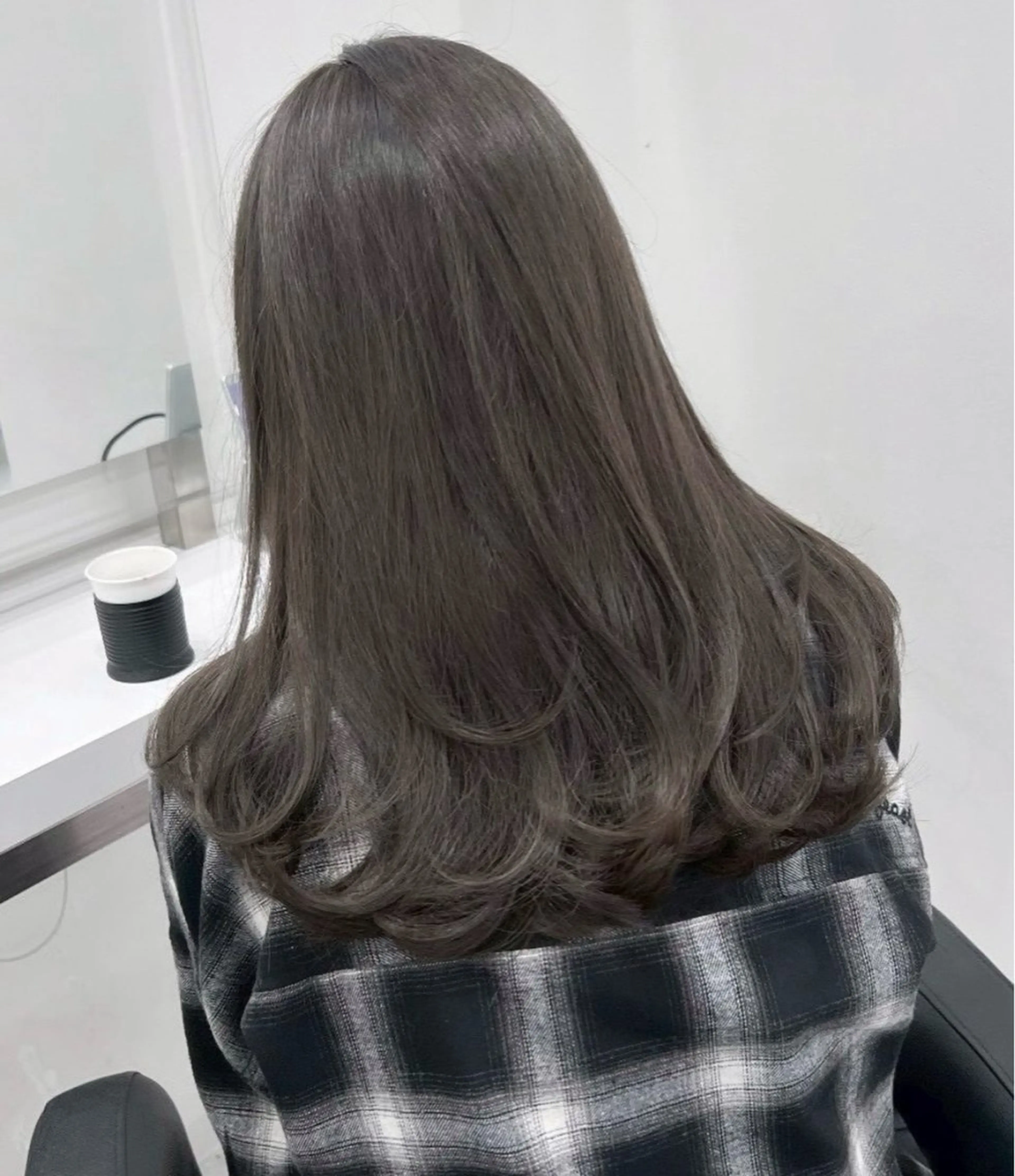 セミロング グレージュ🩶/韓国 /赤み消しカラー♬のヘアスタイル
