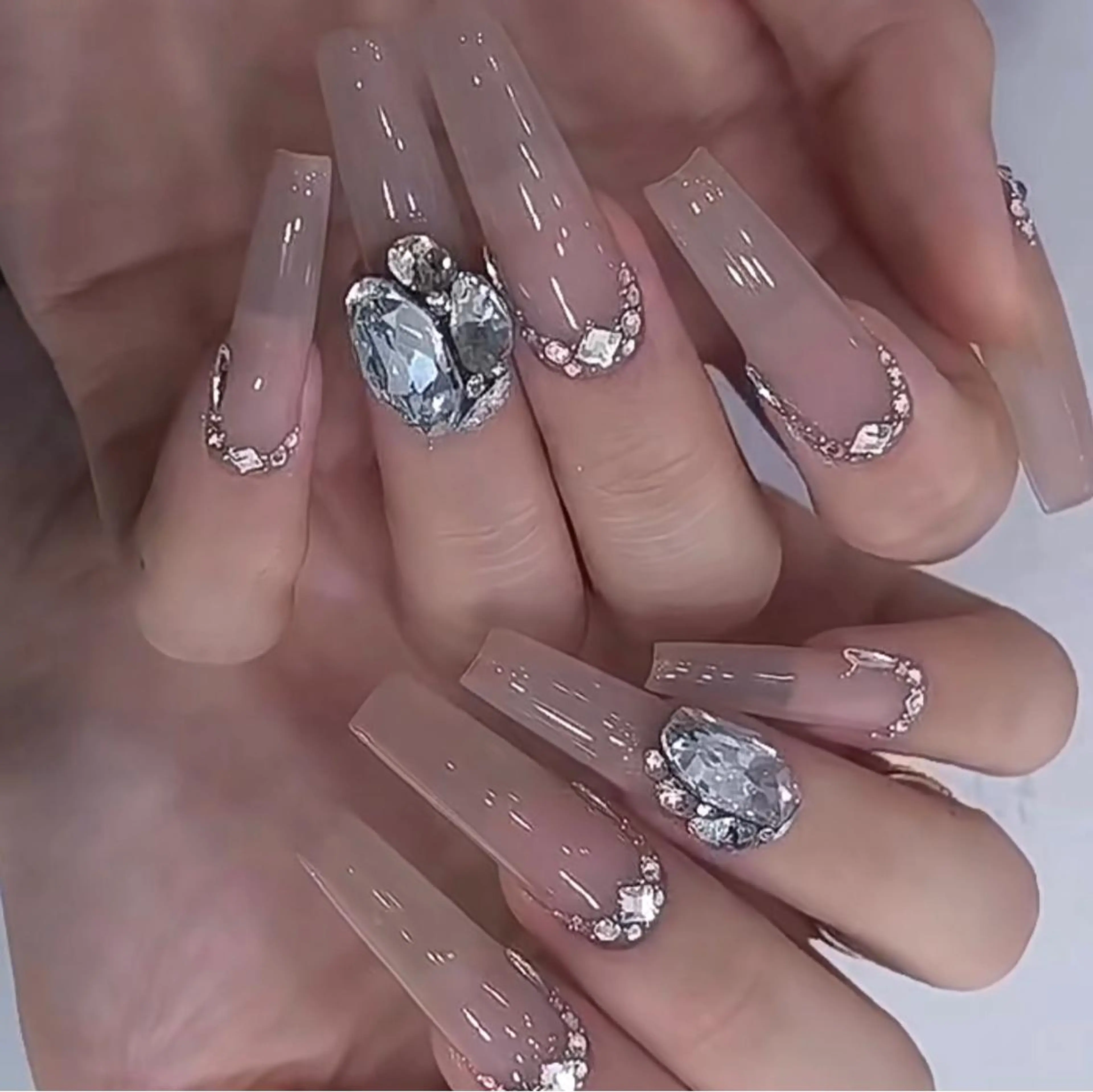 ネイル オーロラネイル べっ甲ネイル クリアネイル 氷ネイル・うるうるネイル 韓国ネイル ハンドネイル KARI ネイルサロンのネイルデザイン