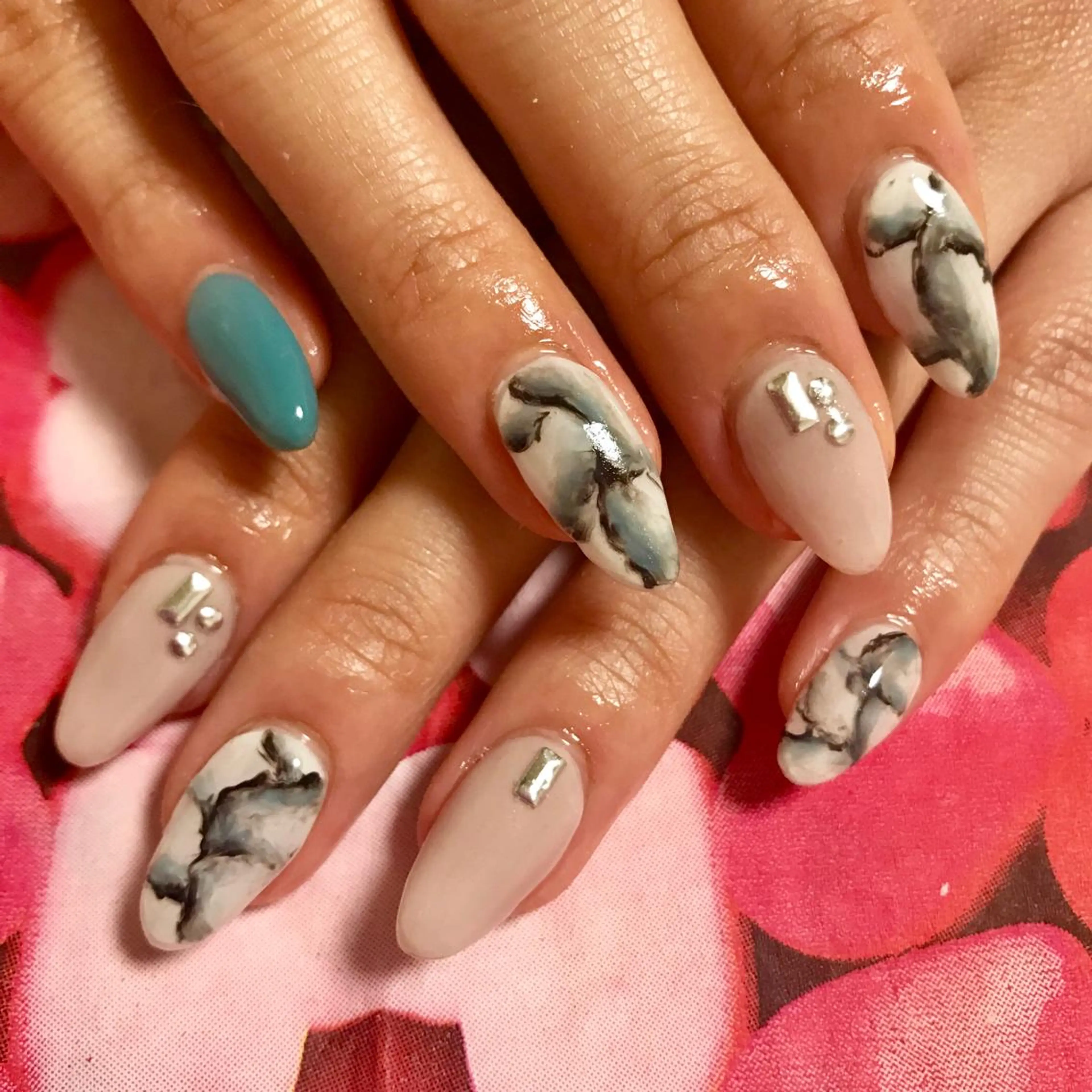 ネイル LOVEnail tomoのネイルデザイン