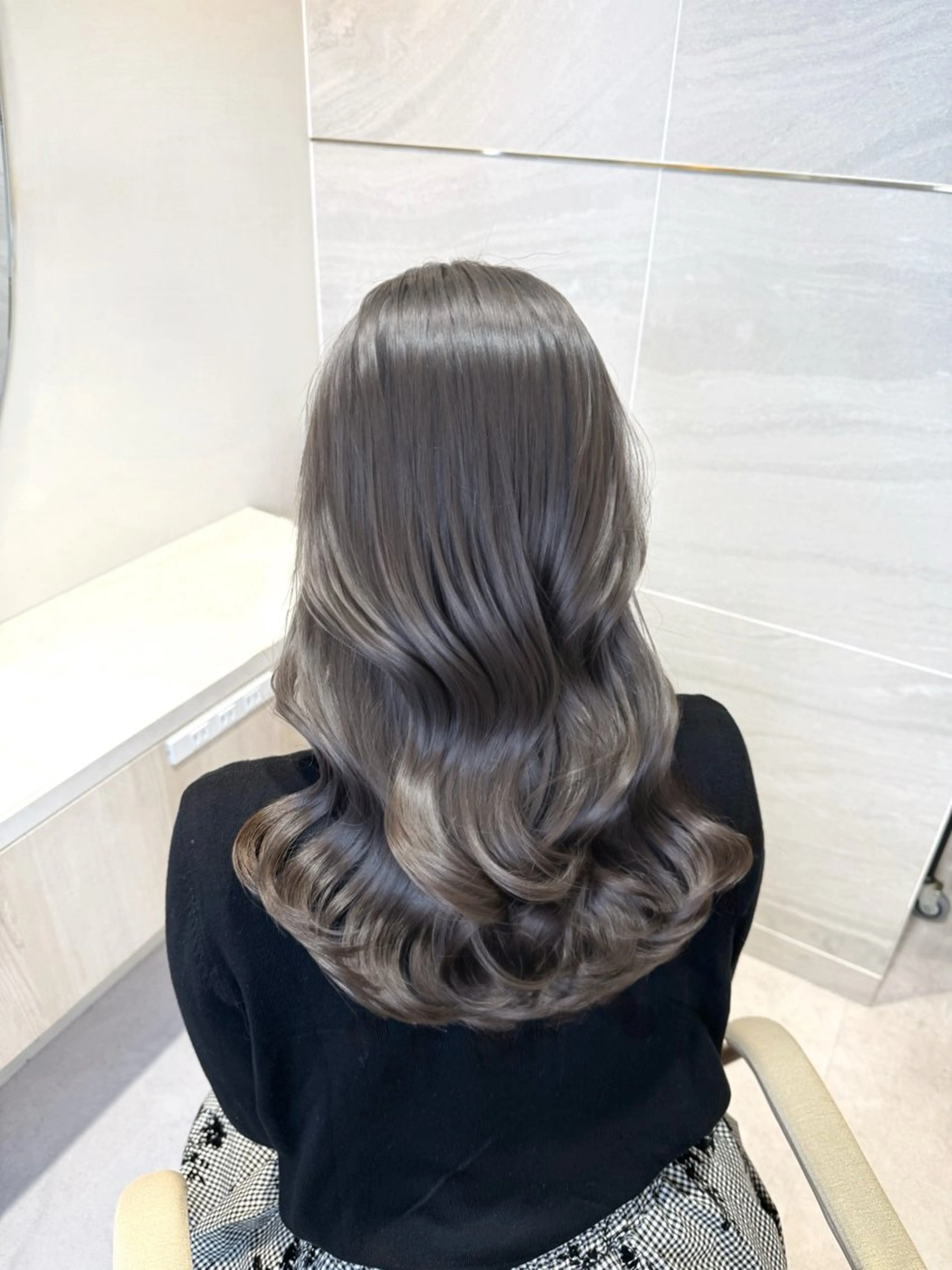 ロング カラー ベージュカラー イルミナカラー シアーベージュ 透明感カラー🌿 グレージュ🐺陽介のヘアスタイル