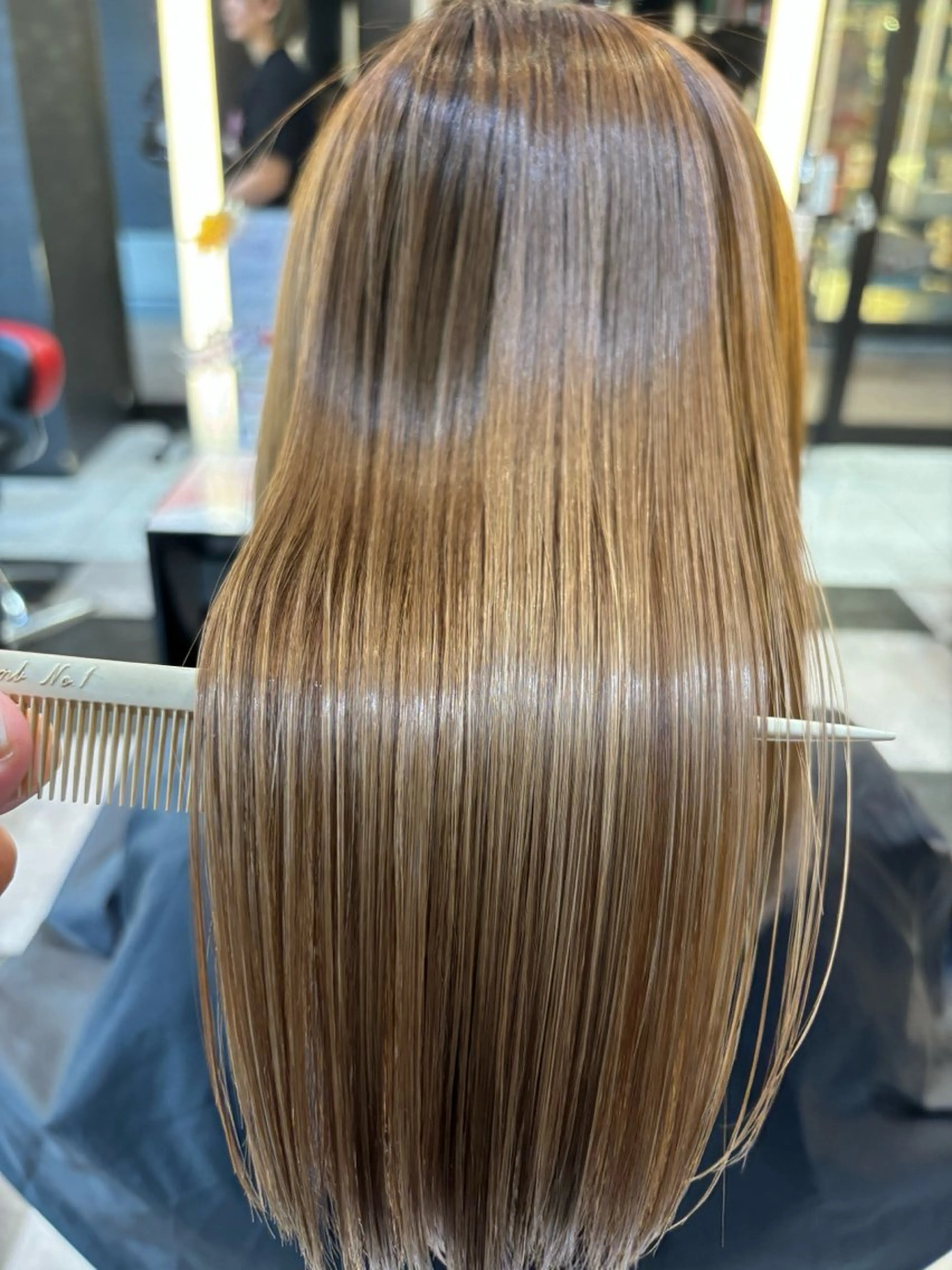 セミロング カラー 透明感カラー レイヤーカット トリートメント ブリーチ/ヘアケア/ 艶髪/イギチハルのヘアスタイル