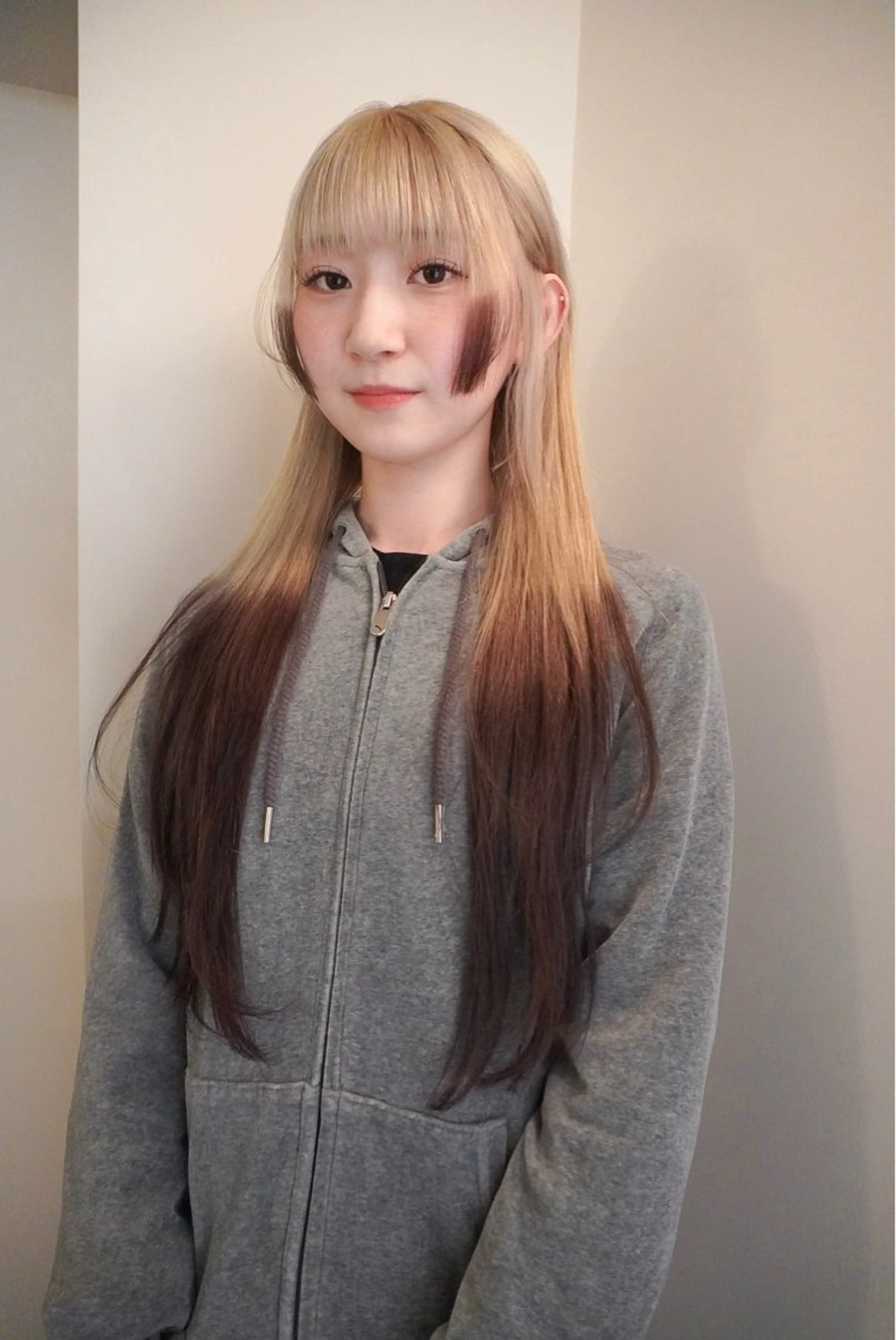 ロング カラー 抜きっぱなしブロンド ブロンド デザインカラー 名古屋カラーモデル/ 暖色カラー/リカのヘアスタイル