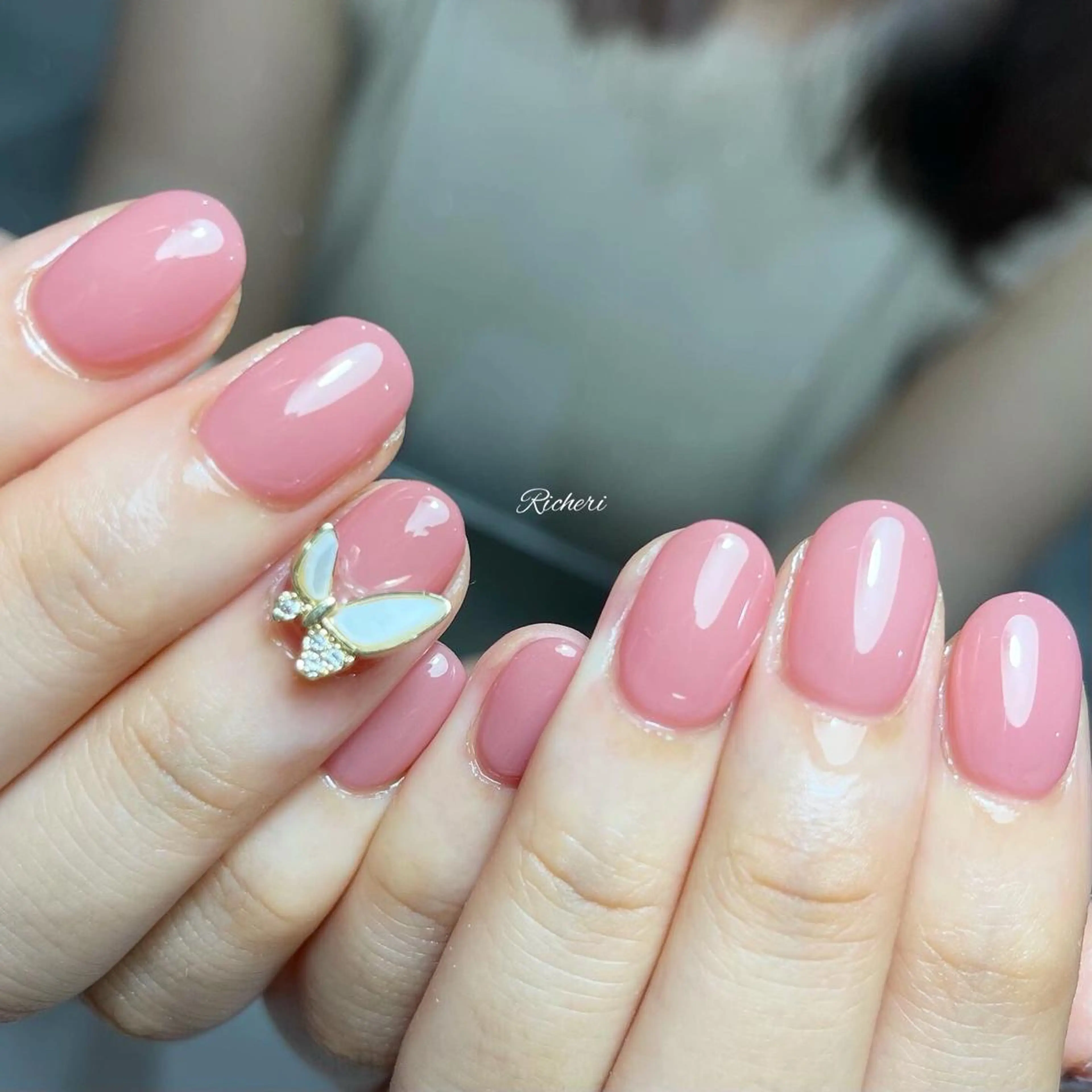 ミディアム ネイル 韓国風ヘア アートネイル フレンチネイル ジェルネイル 韓国ネイル richeri beautyのエステ・リラクイメージ