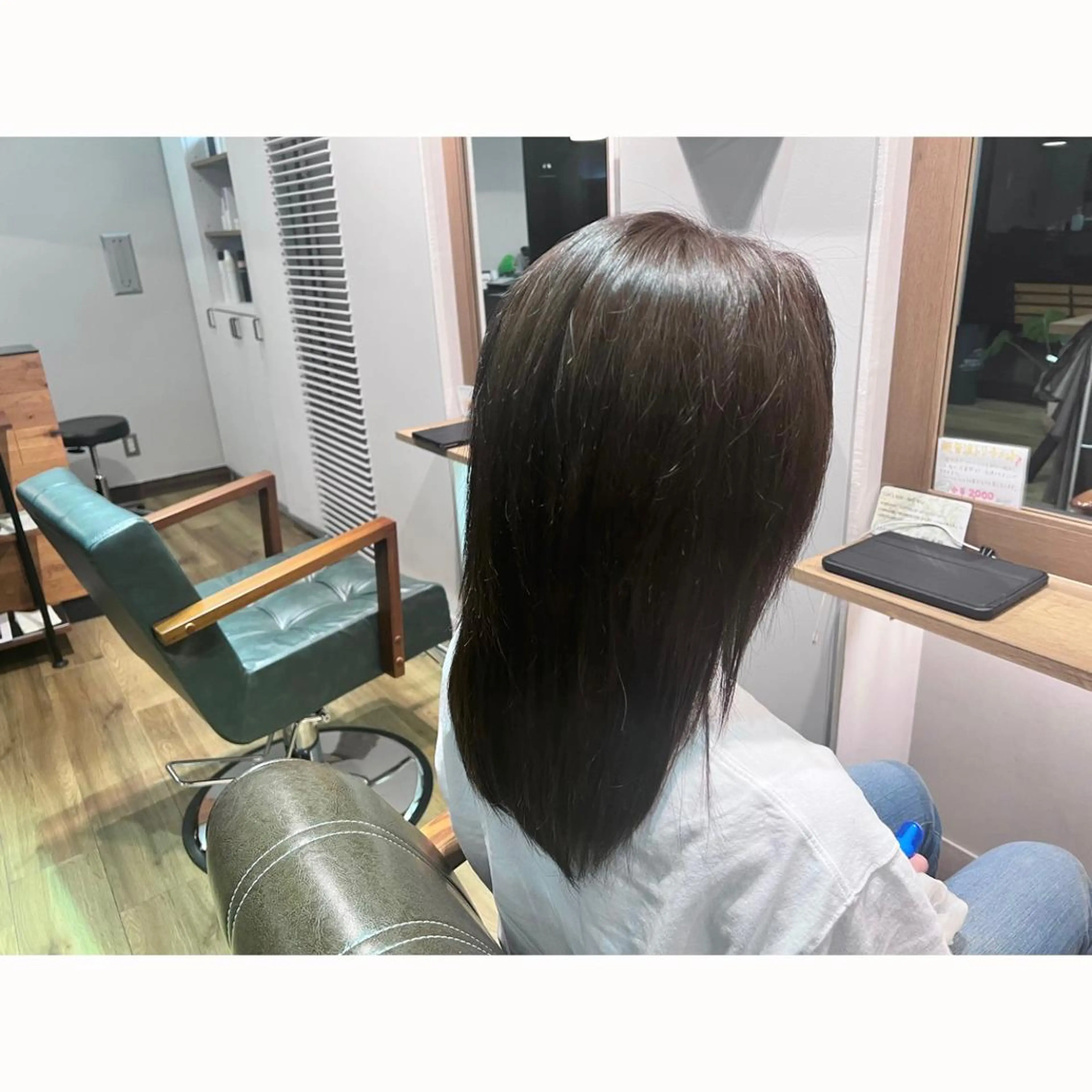 セミロング カラー アッシュ ヘアカラー トリートメント ツキダテ ユイのヘアスタイル