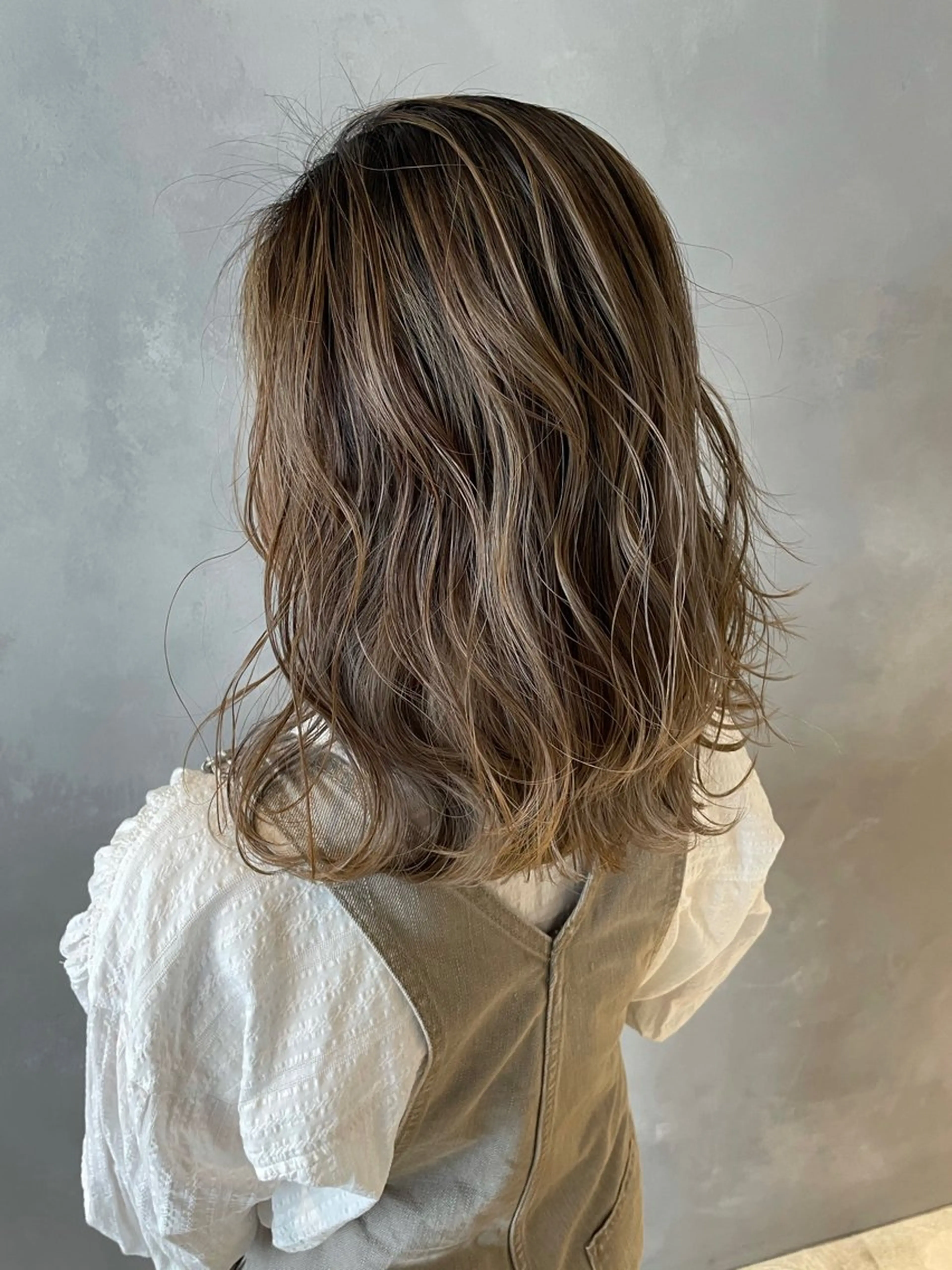 ミディアム カラー カット ヘアカラー トリートメント 長谷川 沙紀のヘアスタイル