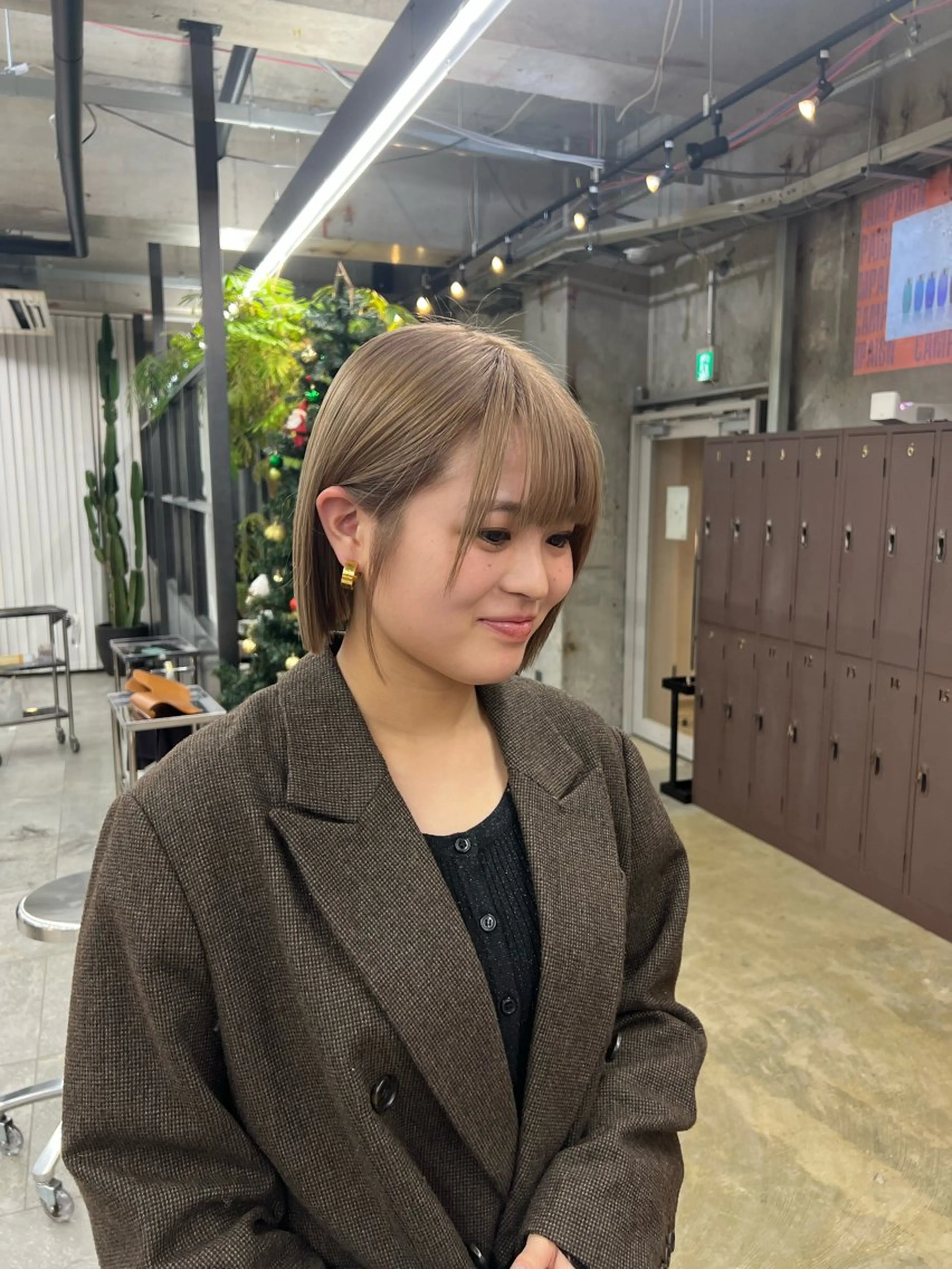 ショート カラー ベージュカラー ボブ azumi/ボブ/暖 色/オリーブ/縮毛のヘアスタイル