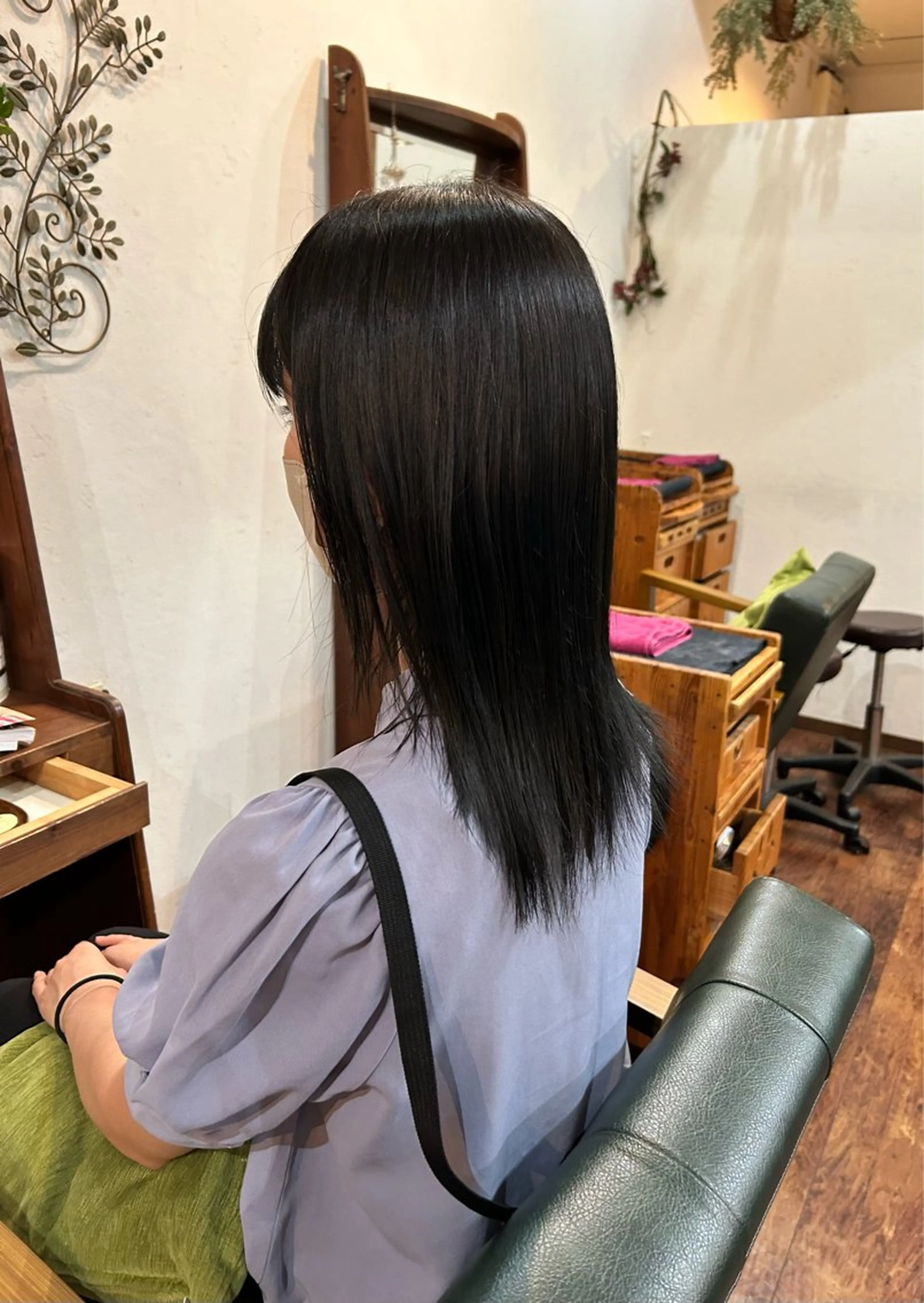 カラー 黒髪 ブルーカラー ブルーブラック story 増田 わかなのヘアスタイル
