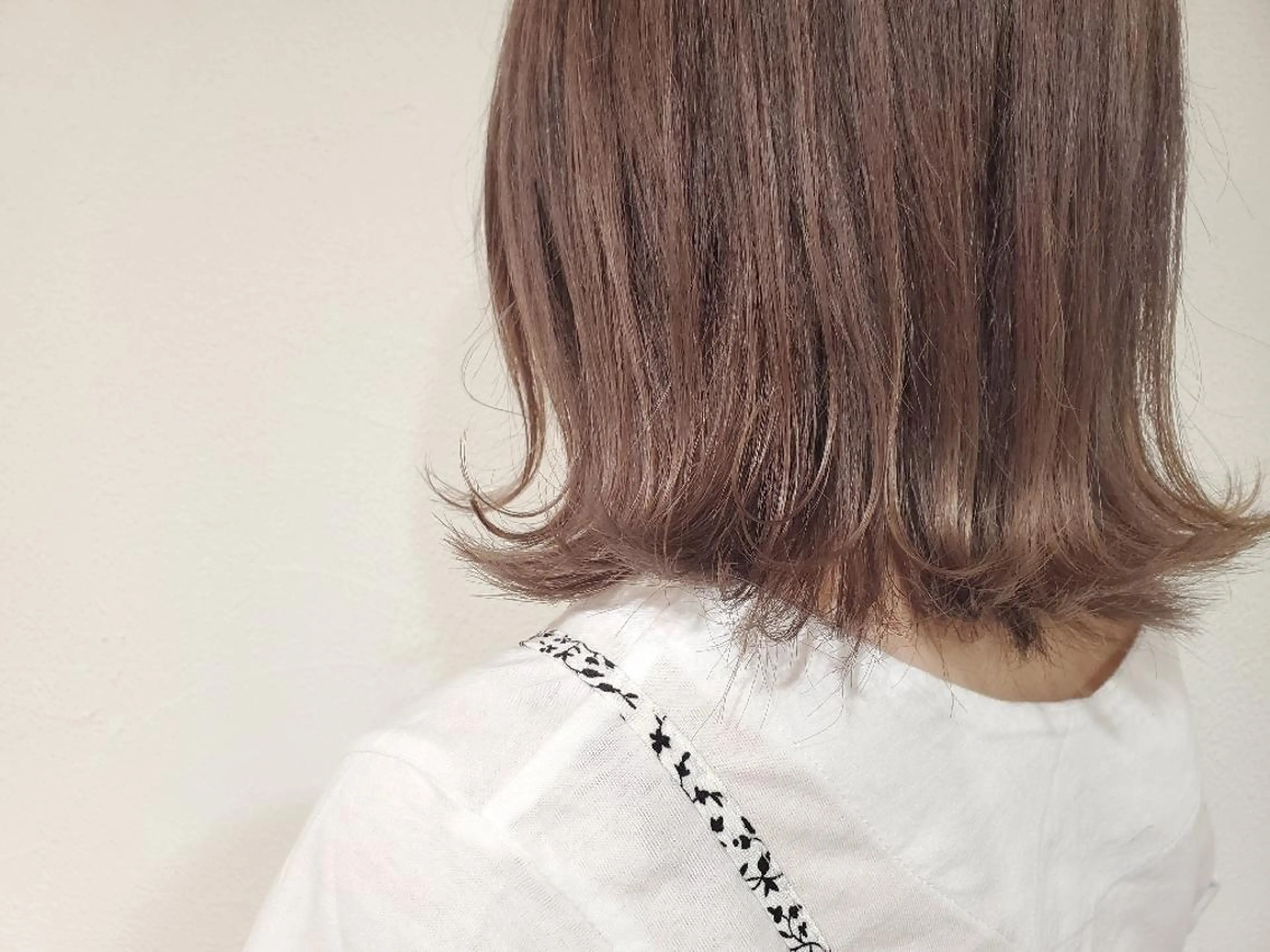 セミロング カラー ブリーチ ブリーチなしカラー パ ルのヘアスタイル