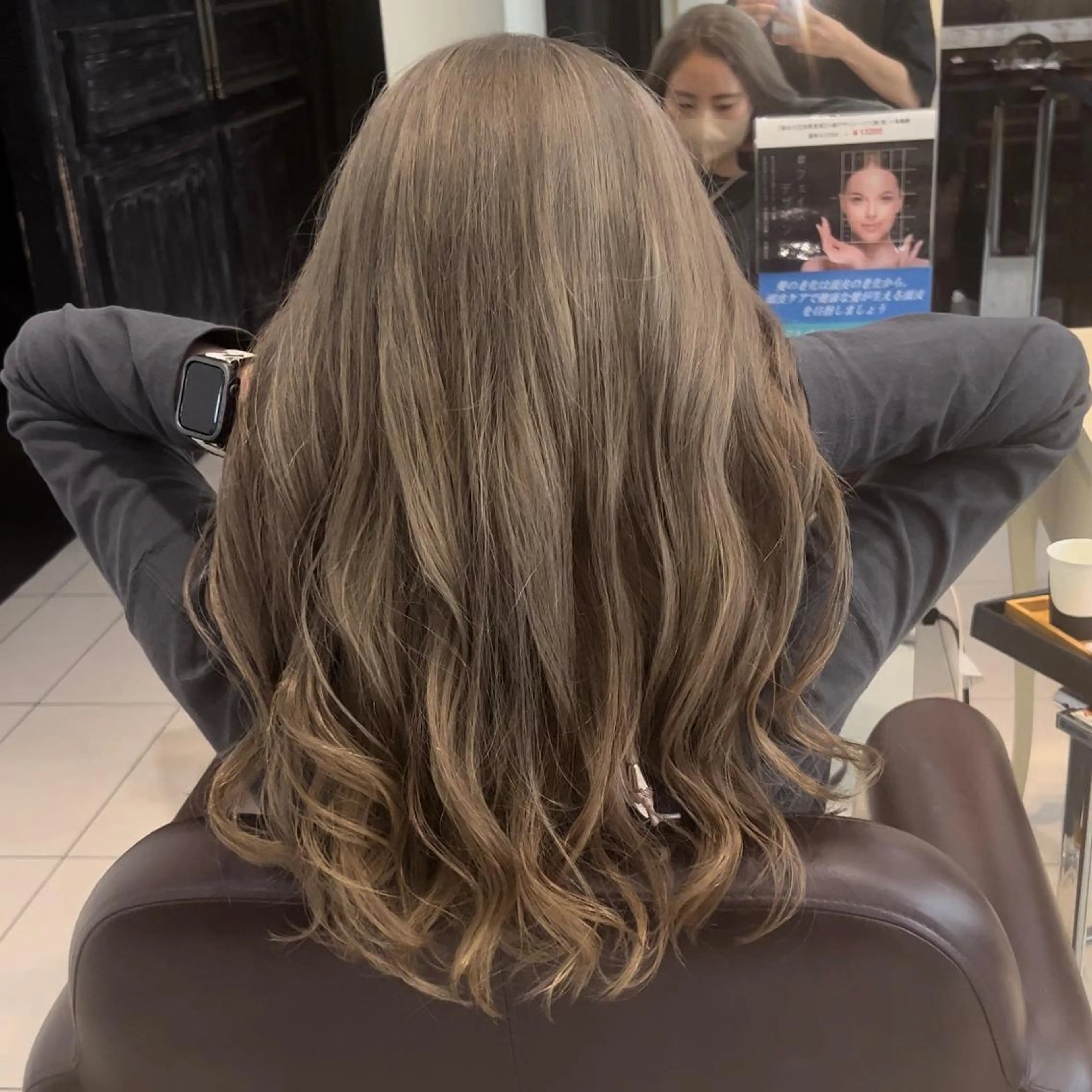 ロング カラー グレージュ ミルクティーグレージュ ヘアカラー トリートメント 艶カラー/エクステ/ 藤原リックのヘアスタイル