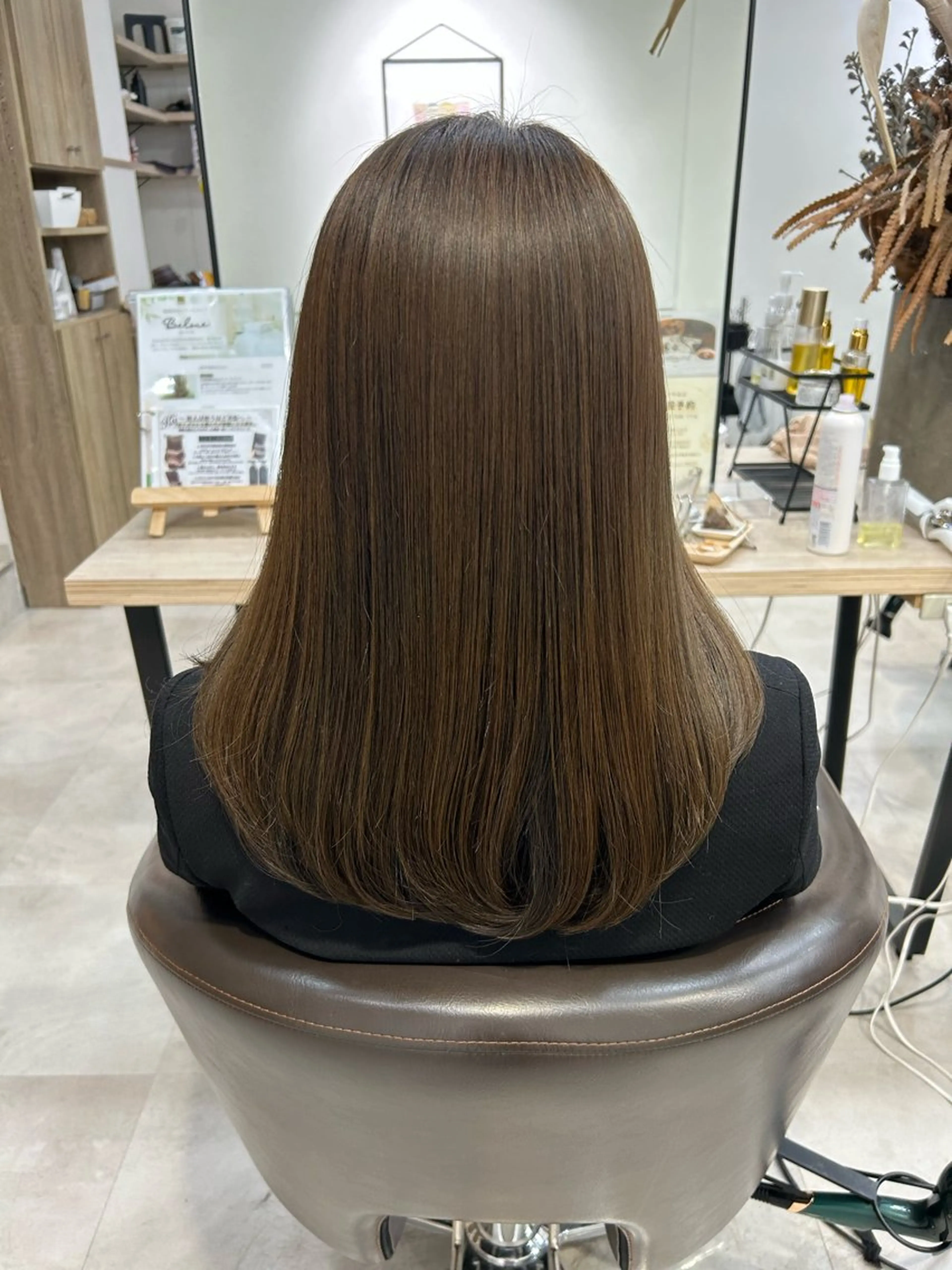 セミロング ヘアカラー 光を纏うツヤ感ロング Natsuki🤍のヘアスタイル