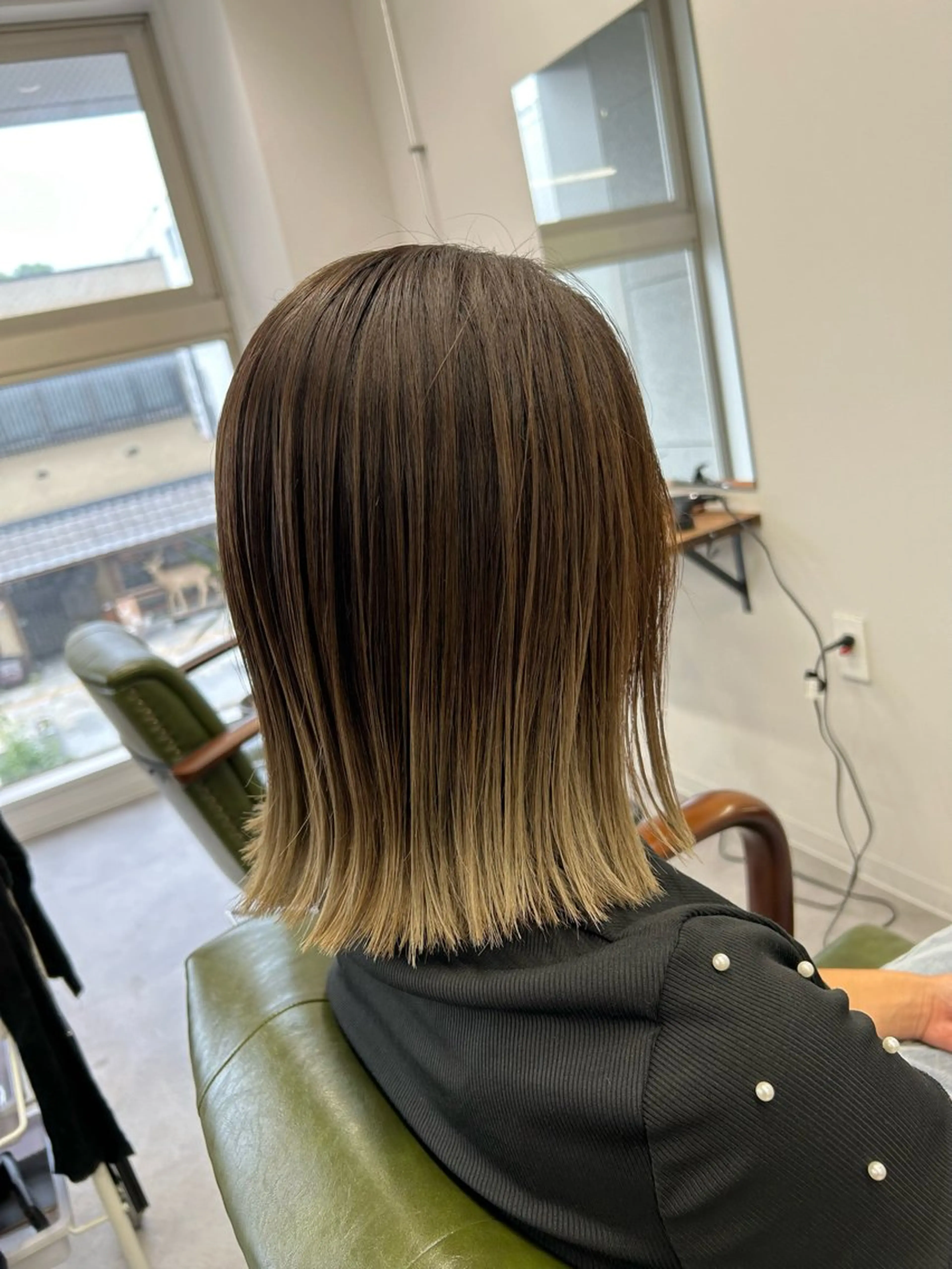 ミディアム カラー バレイヤージュ グラデーションカラー グレージュ レイヤーカット カット ヘアカラー トリートメント SHAFT Ieiriのヘアスタイル