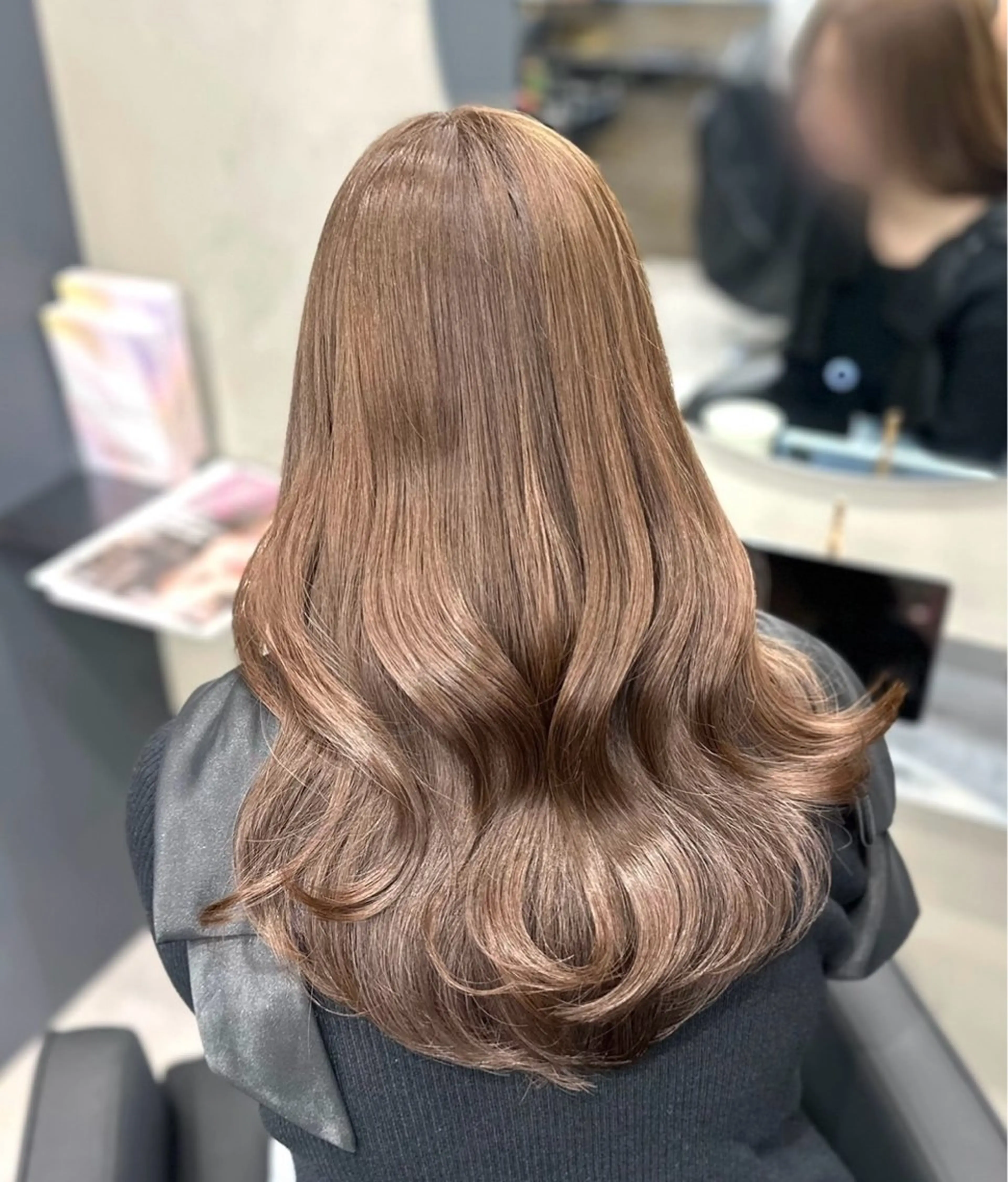 ロング カラー ヘアアレンジ アッシュ ベージュカラー 透明感カラー カット ヘアカラー トリートメント youres hair東新宿店所属・新宿⌇韓国風ヘア ⌇透明感カラーのヘアスタイル