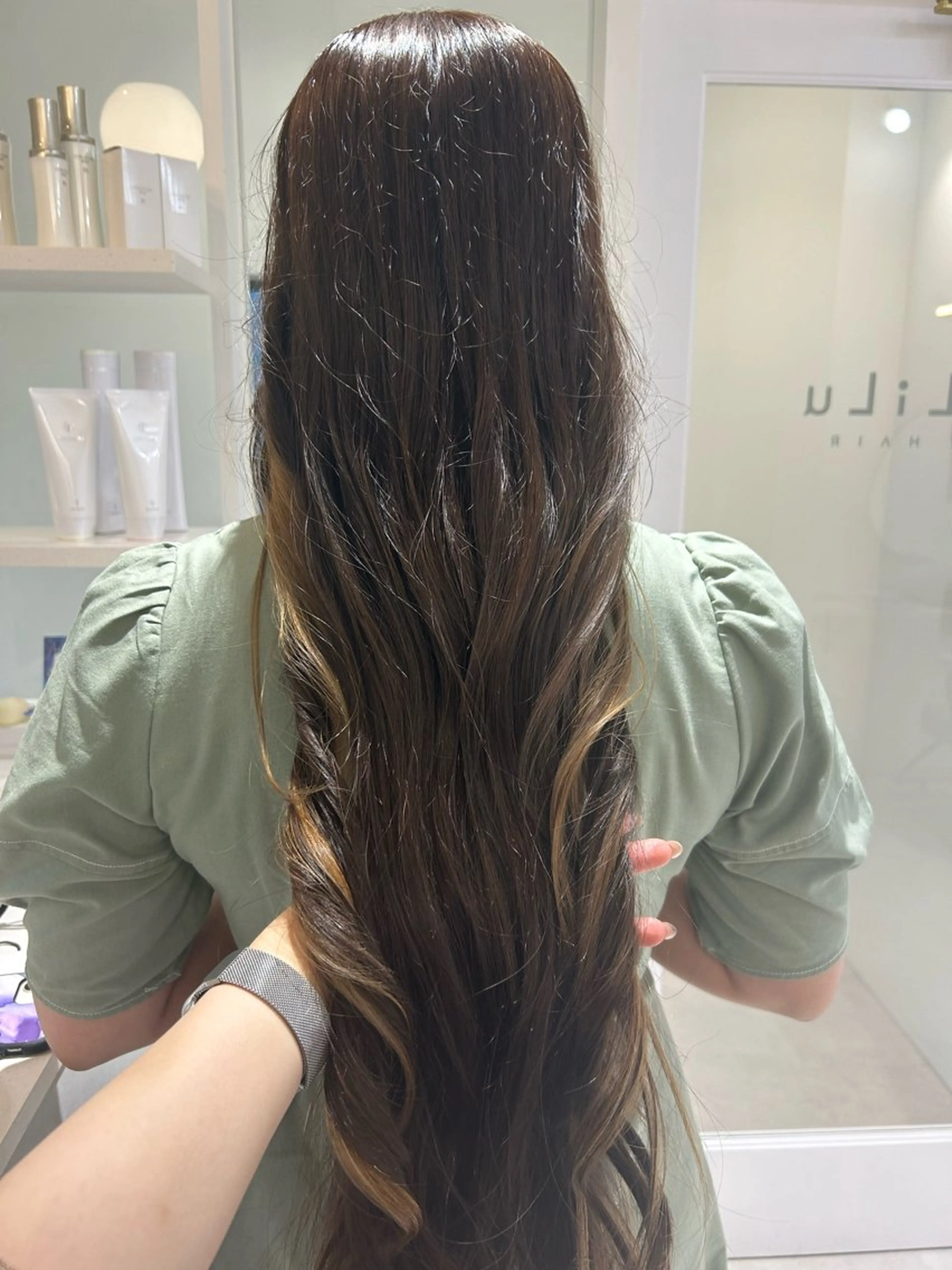 ロング カラー チアキ ジュリのヘアスタイル