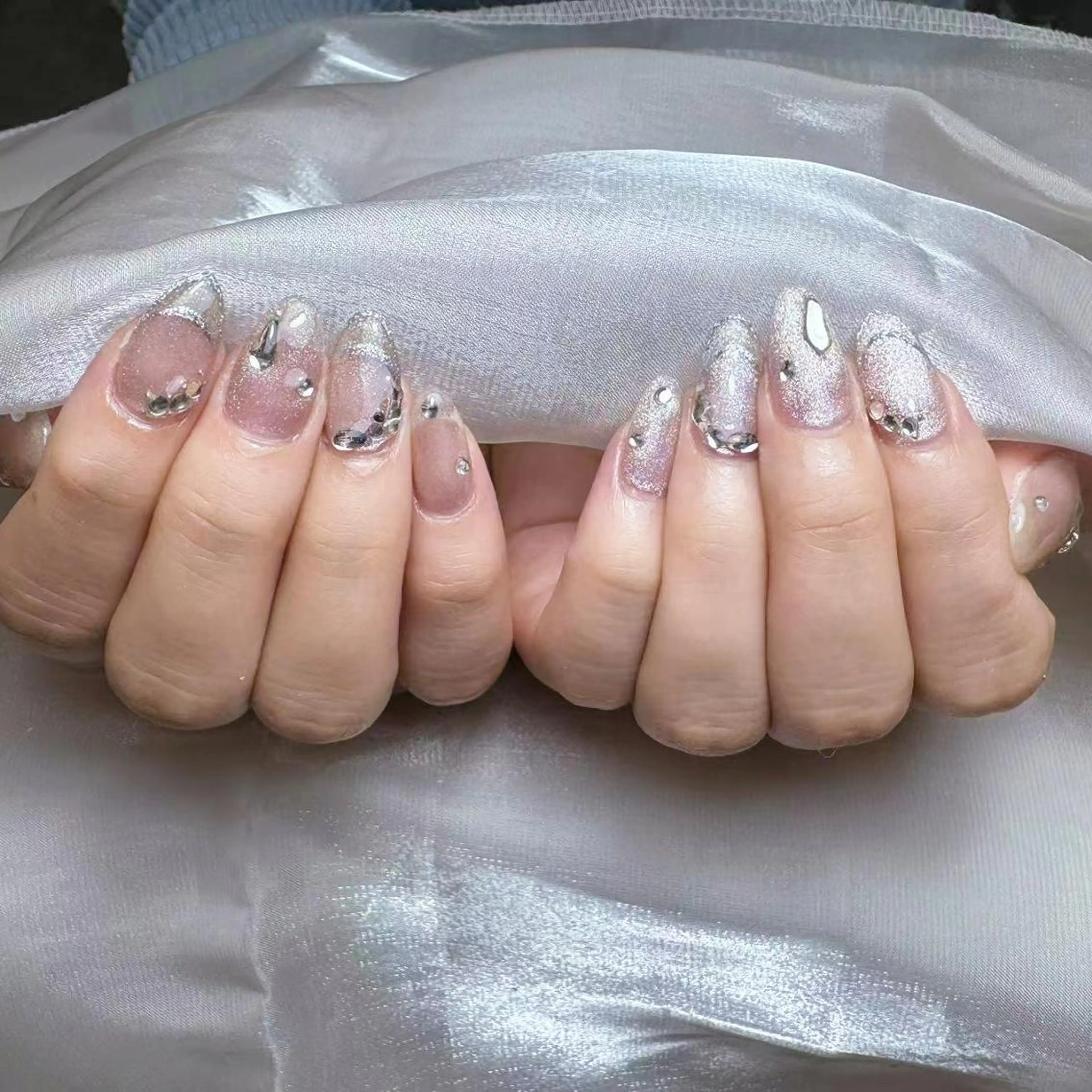 ネイル アートネイル オーロラネイル ガーリー キラキラネイル 韓国ネイル Leah 💅のネイルデザイン