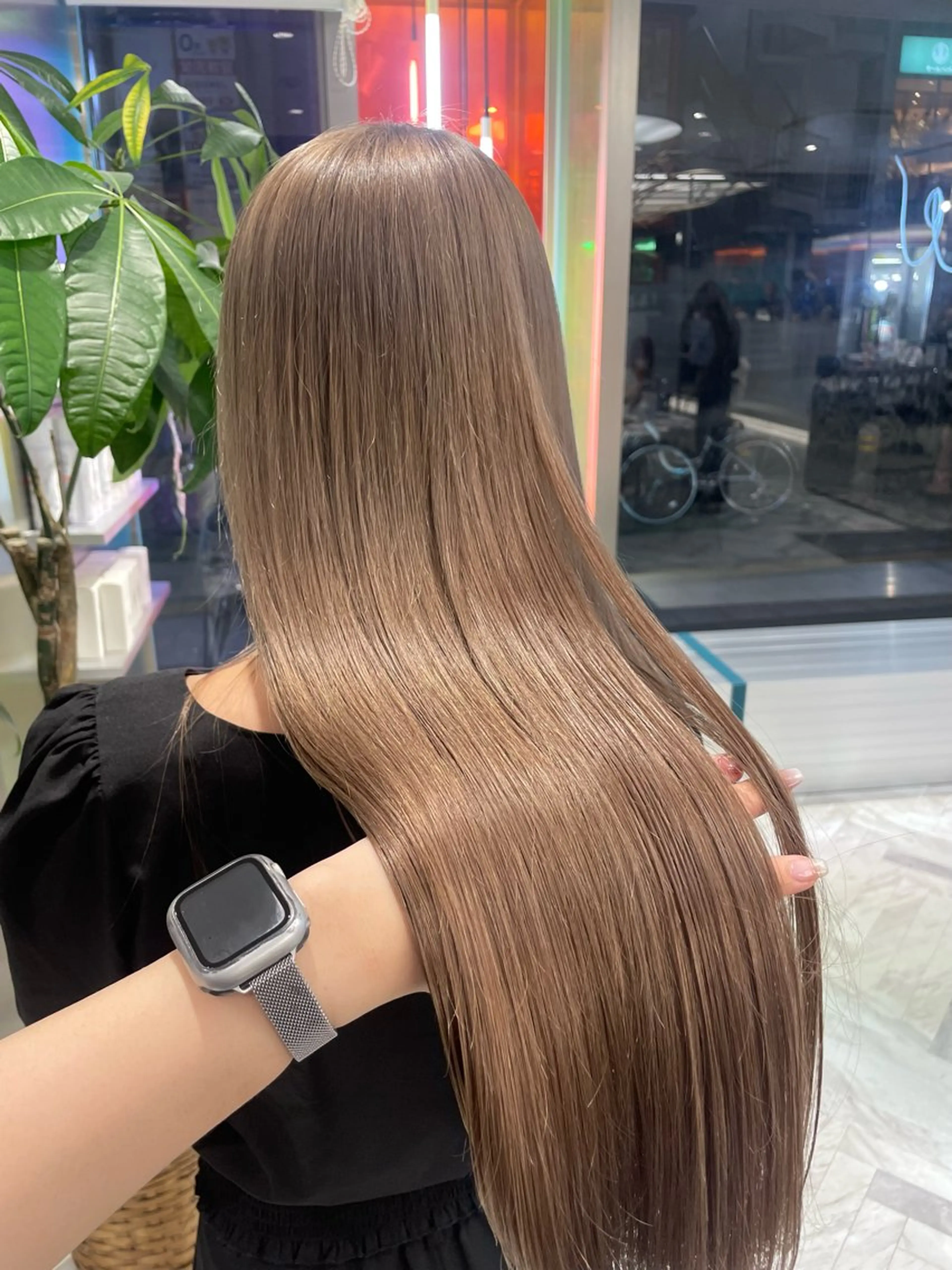 ロング ロングレイヤー 顔まわりレイヤー 顔周りカット 髪質改善 レイヤーカット ARISA︎ メンズハイトーンのヘアスタイル