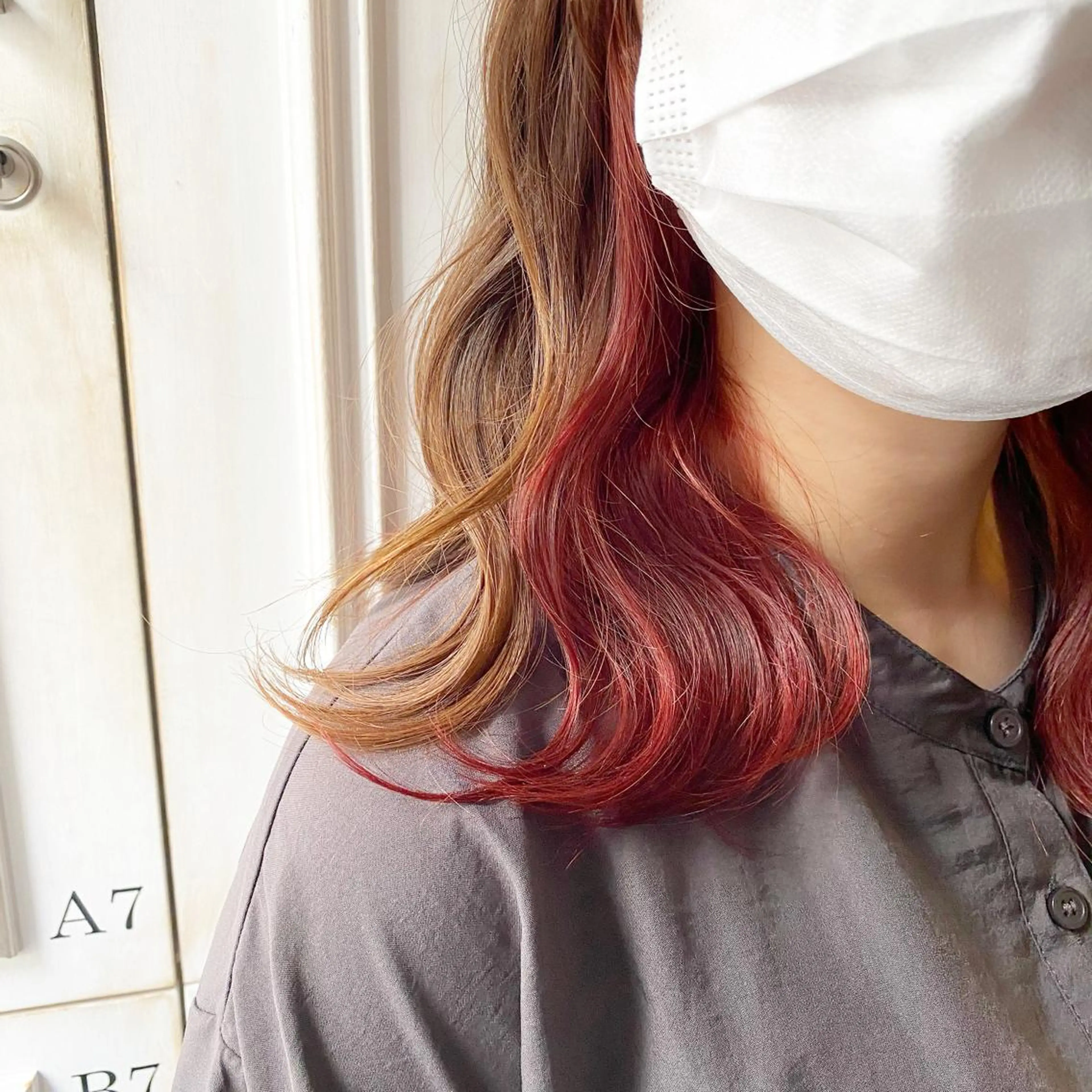 セミロング カラー インナーカラー あさだ しゅうたろうのヘアスタイル