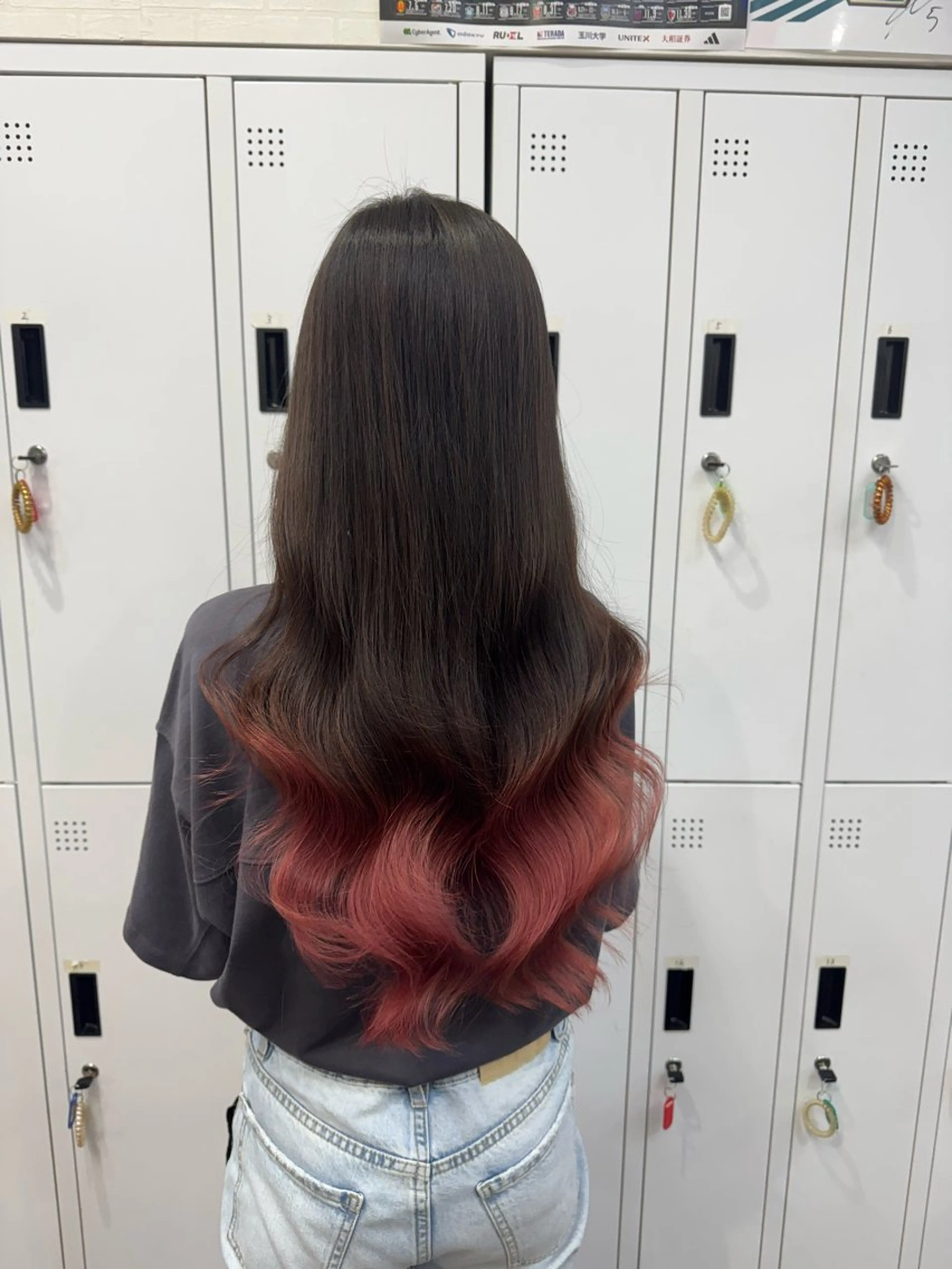 ロング 横浜🦋ハイトーン 🫐シャドウルーツのヘアスタイル