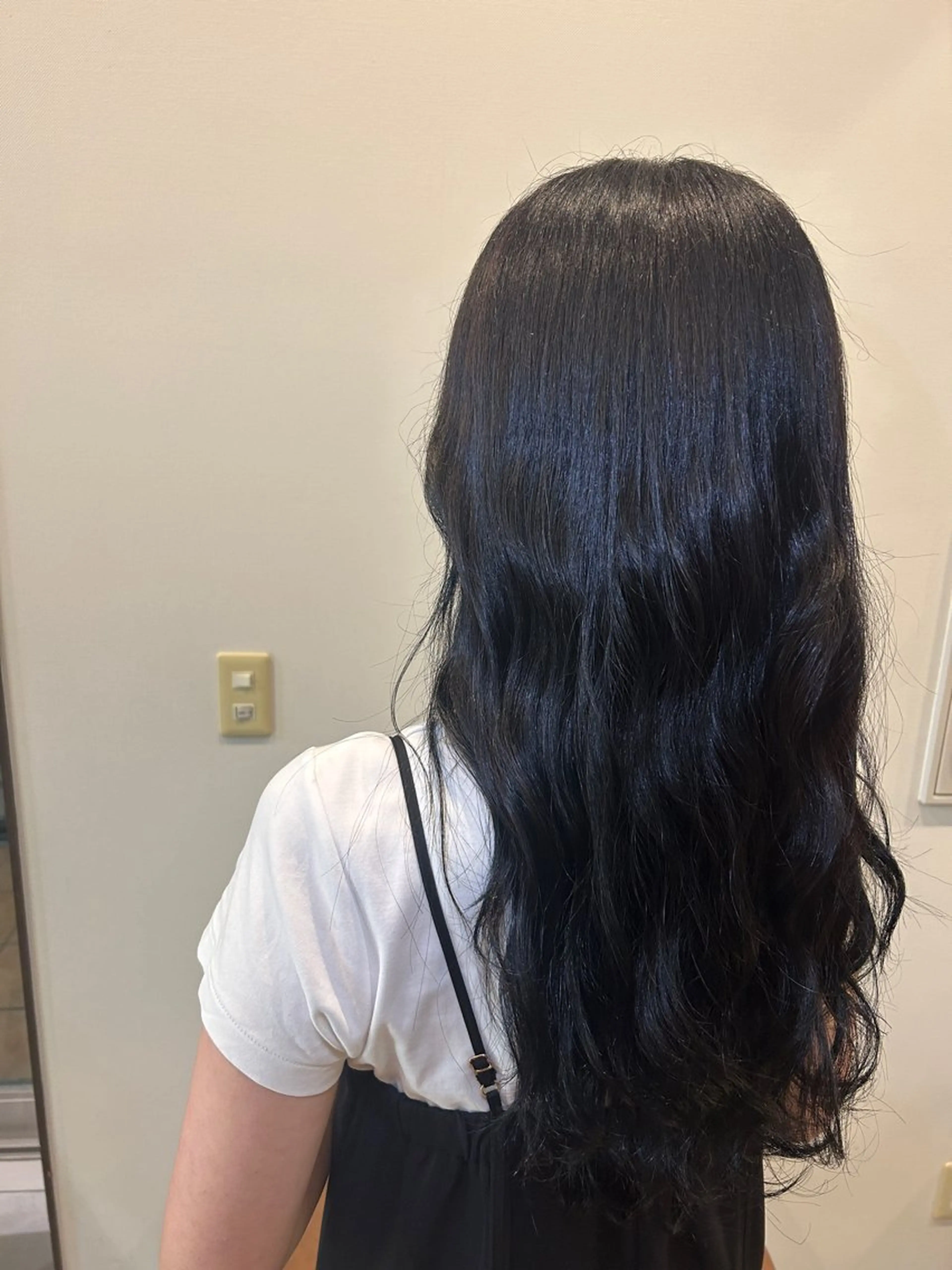 ロング カラー 黒髪 阪田 真奈未のヘアスタイル