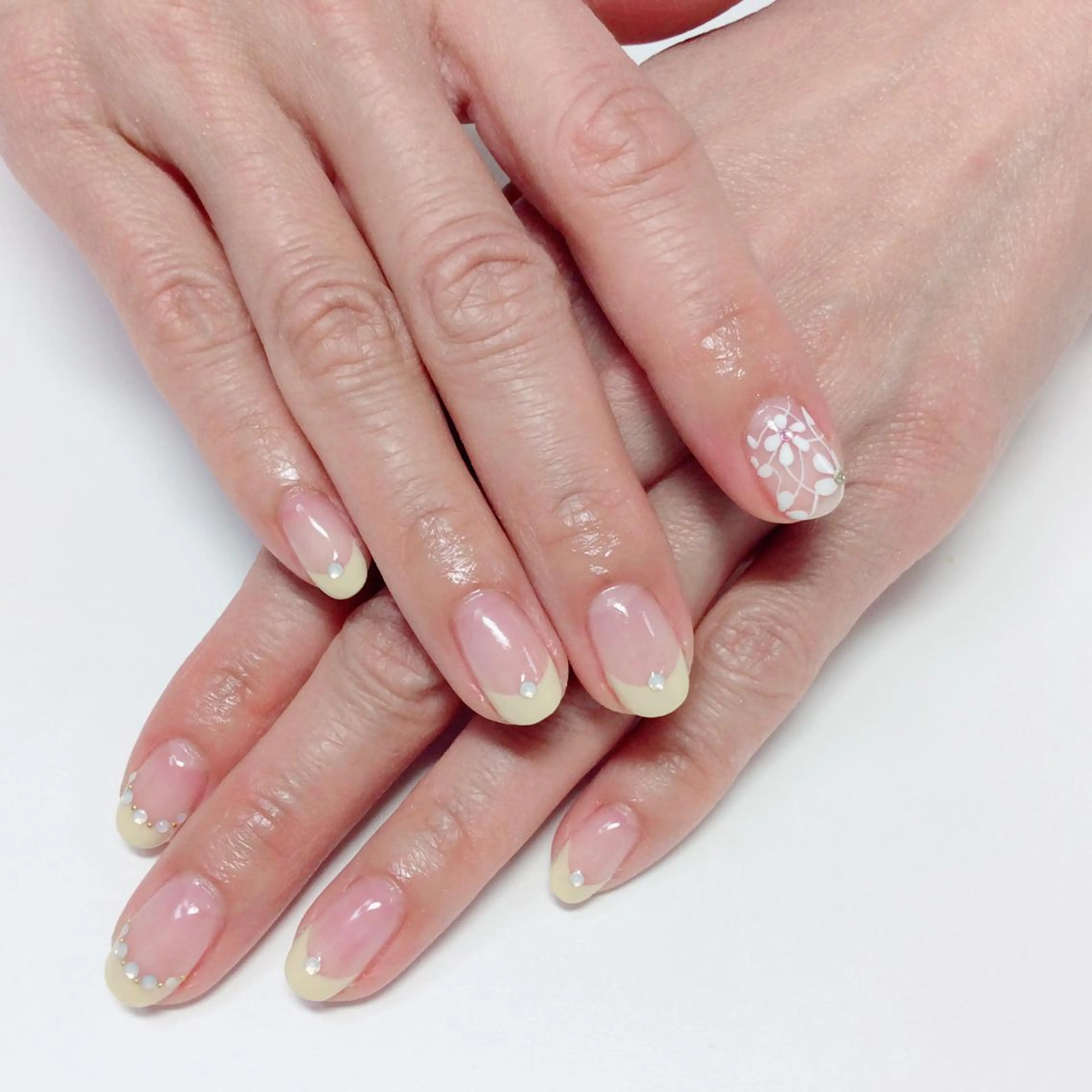 ネイル フレンチネイル レース Nail salon Ka pilinaのネイルデザイン