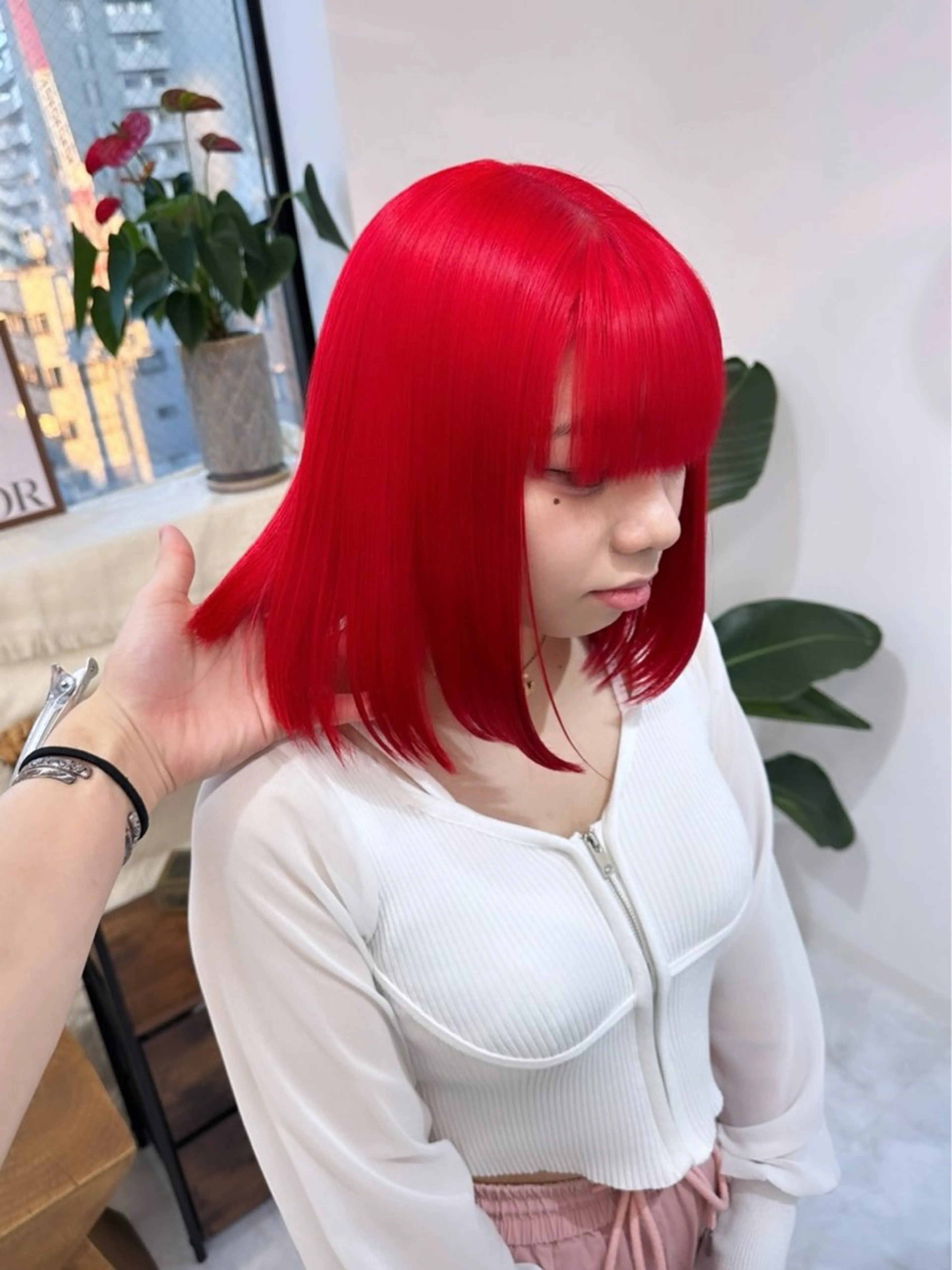 ショート カラー ヘアアレンジ TAKUMAブリーチ /切りっぱなし🪽のヘアスタイル