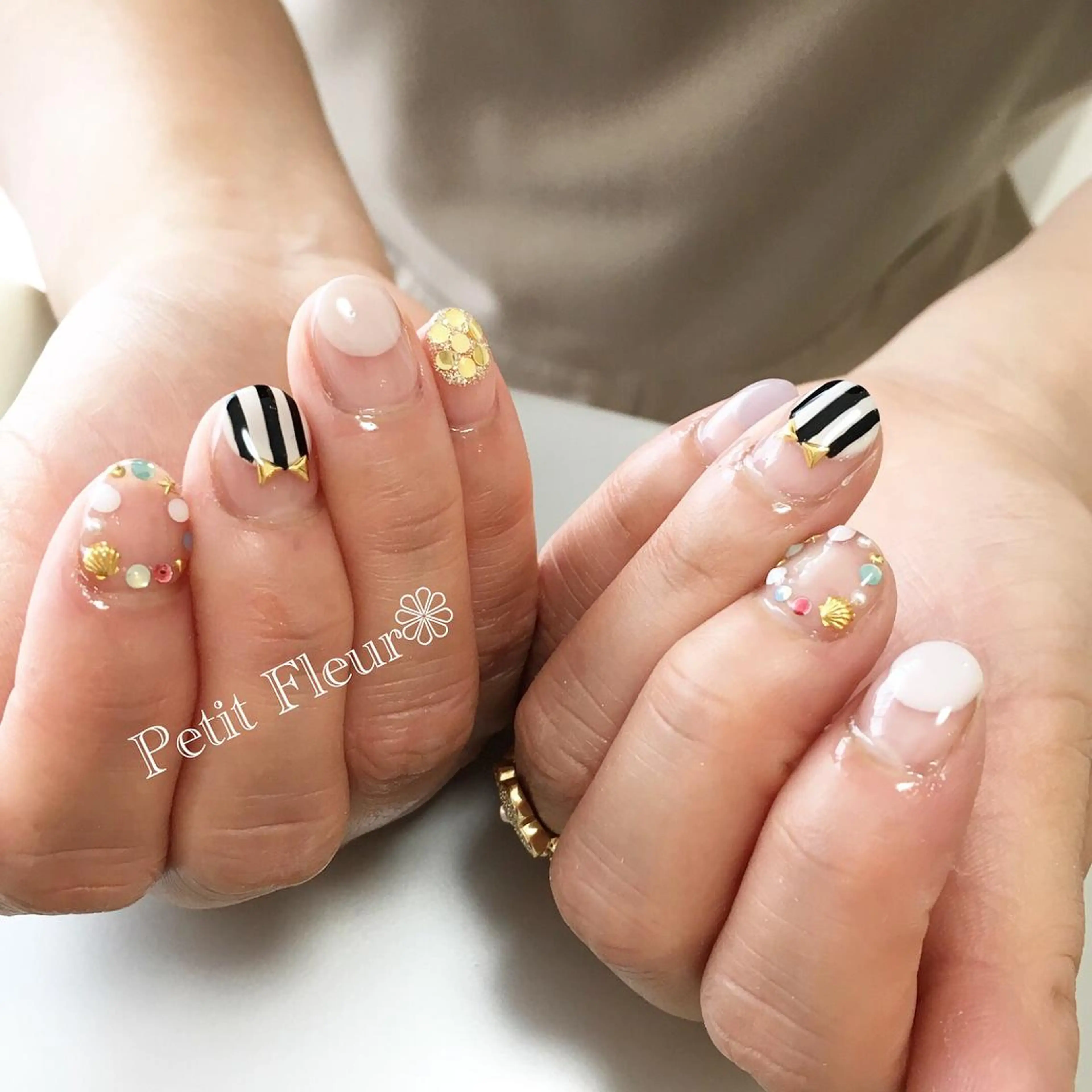 ネイル フレンチネイル ホログラムネイル キラキラネイル シンプルネイル 夏ネイル Petit Fleur所属・青柳 亜梨奈のマツエク・マツパデザイン