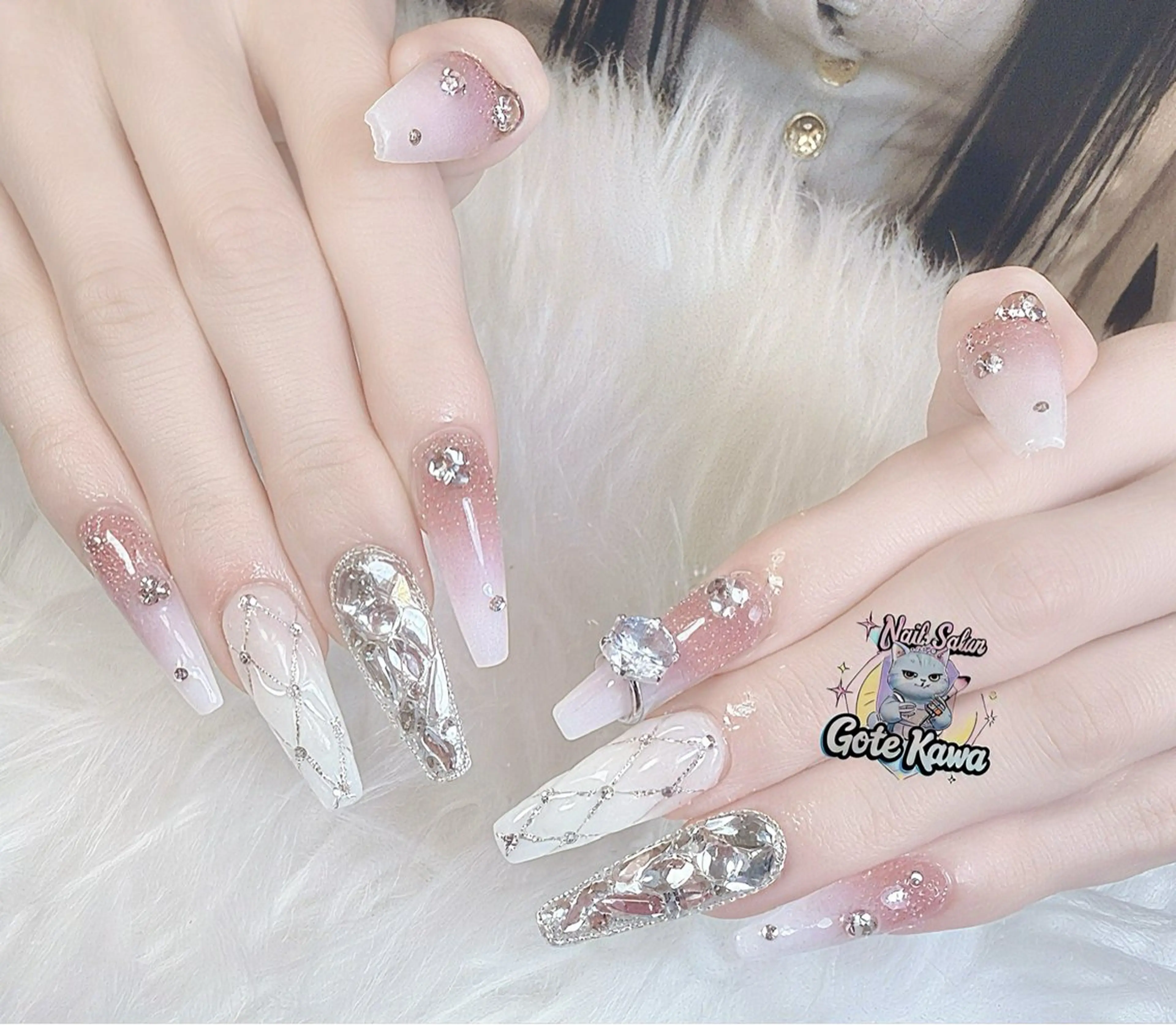 ネイル グラデーション キラキラネイル ワンホンネイル ハンドネイル ハンドケア Gote Kawa nail salonのネイルデザイン