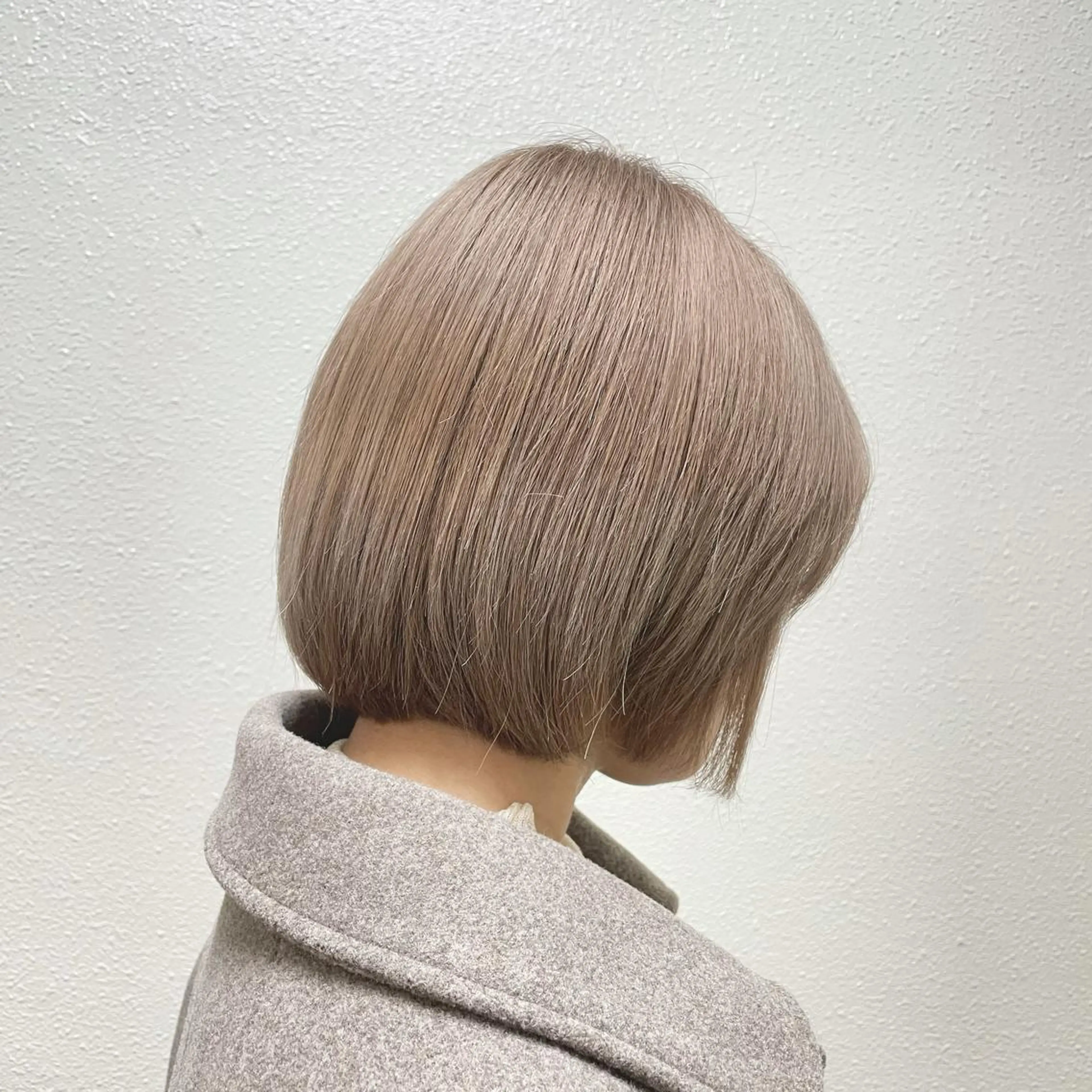 ミディアム カラー パーマ ヘアアレンジ メンズ キッズ ネイル マツエク・マツパ メンズブリーチ メンズハイライト メンズインナーカラー メンズ韓国風 アディクシーカラー 切りっぱなしヘアボブ ミディアムヘアRYOのヘアスタイル