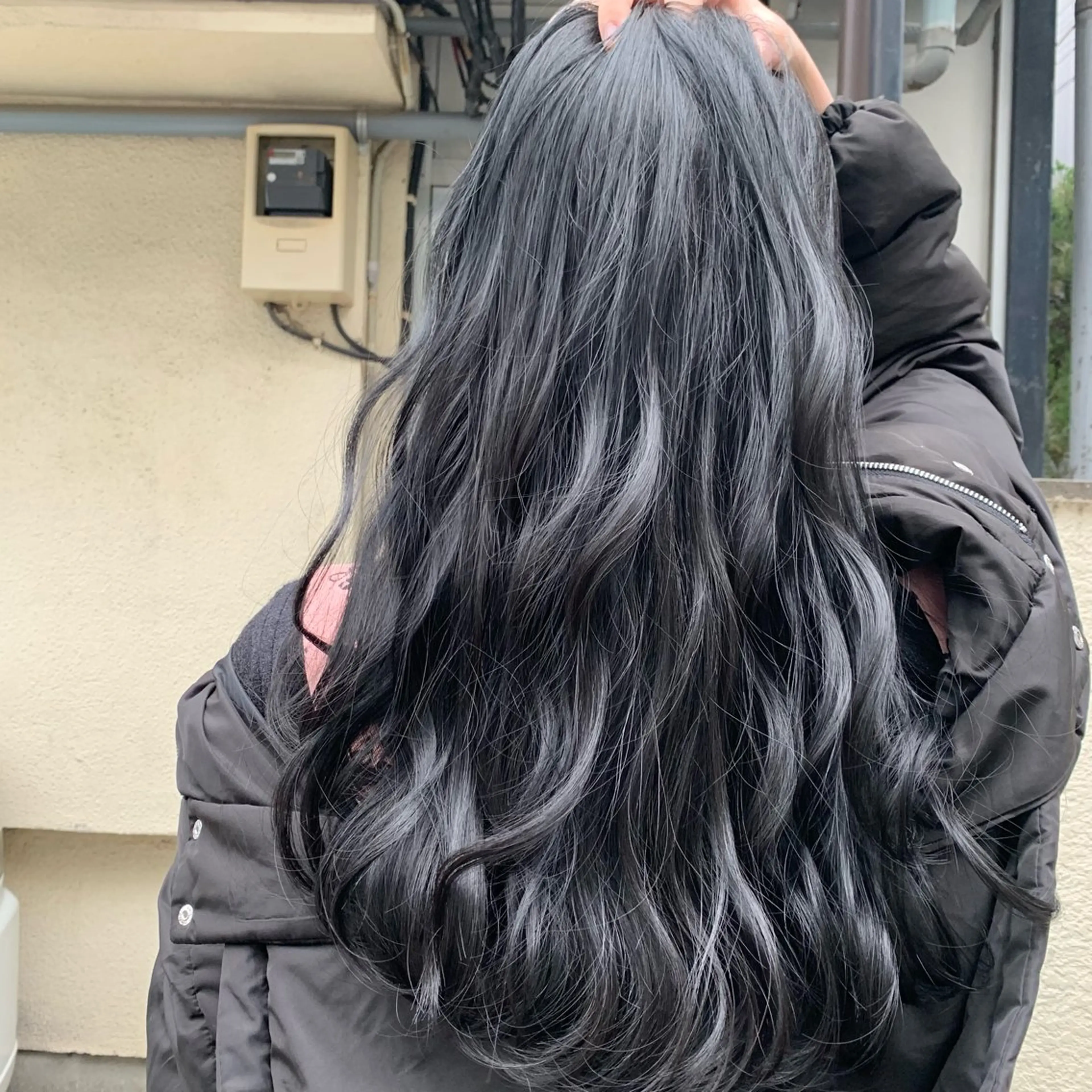 ロング カラー 黒髪 ブルーカラー ブルーブラック 透明感カラー No1韓国風レイヤー &カチモリ✨ /サキのヘアスタイル