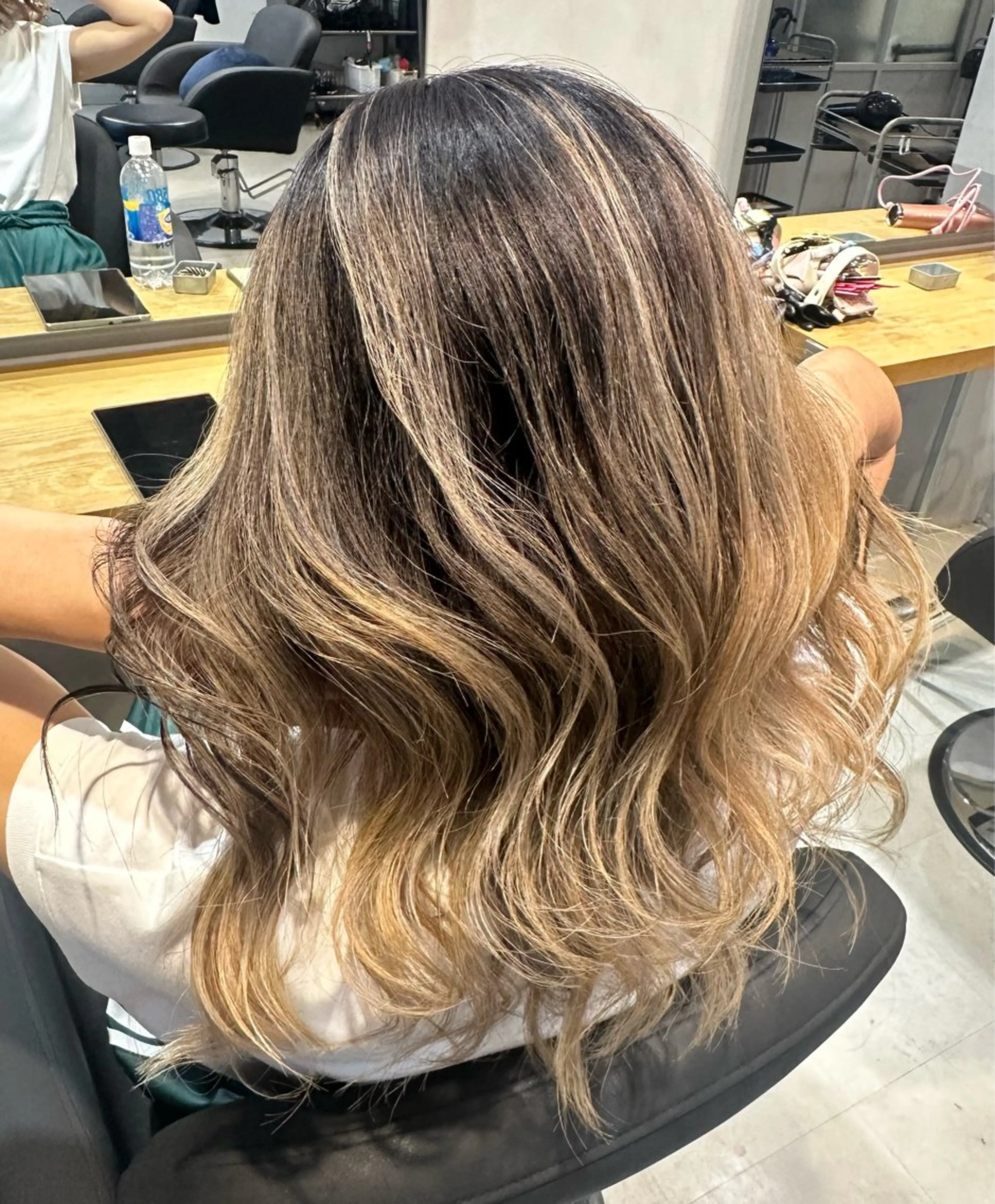 セミロング カラー カット ヘアカラー トリートメント 💖ハイライト/ハイ トーン💖MIKIのヘアスタイル