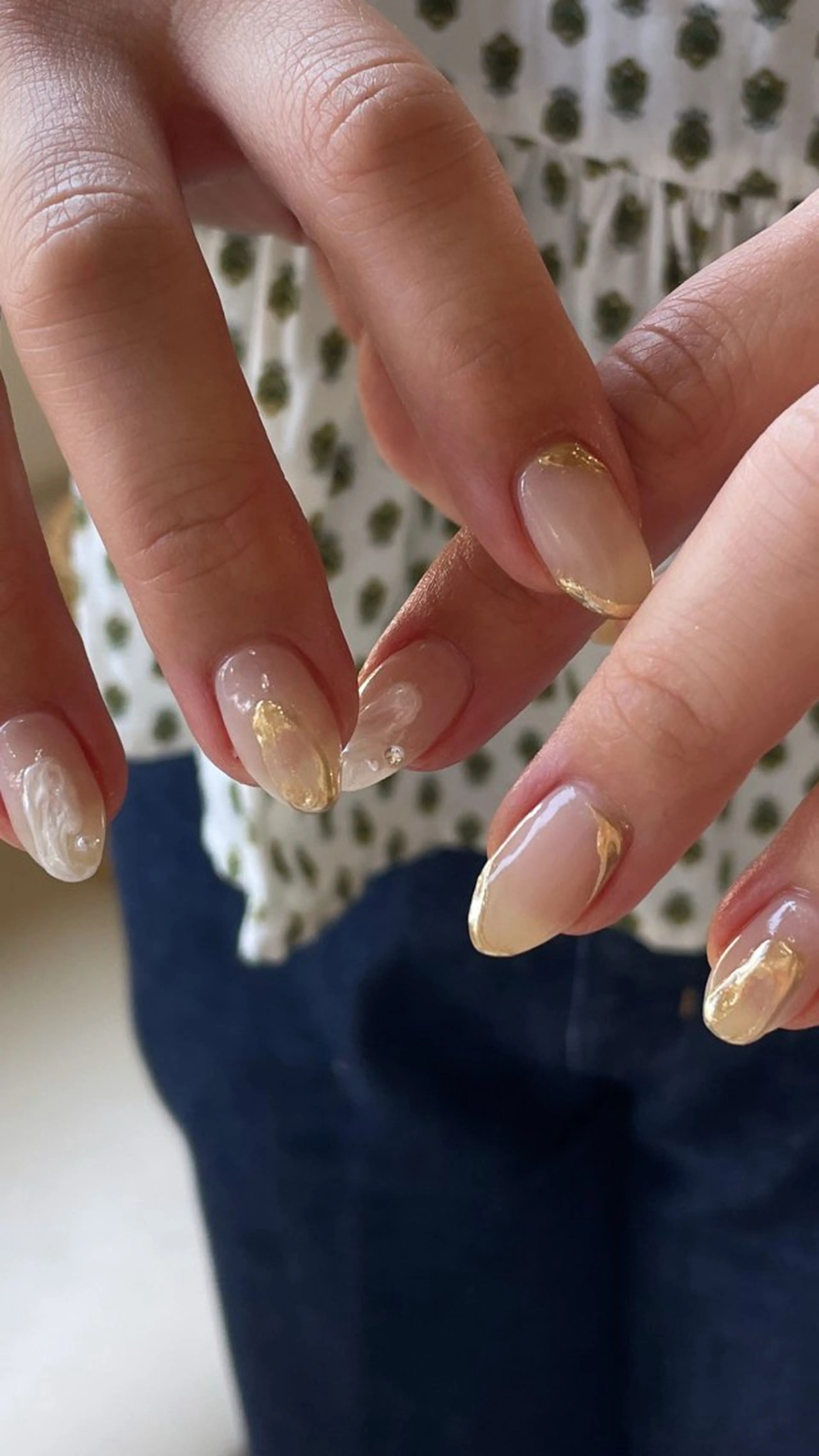 ネイル ゴールド ホワイト GLUCK nail kanamiのネイルデザイン