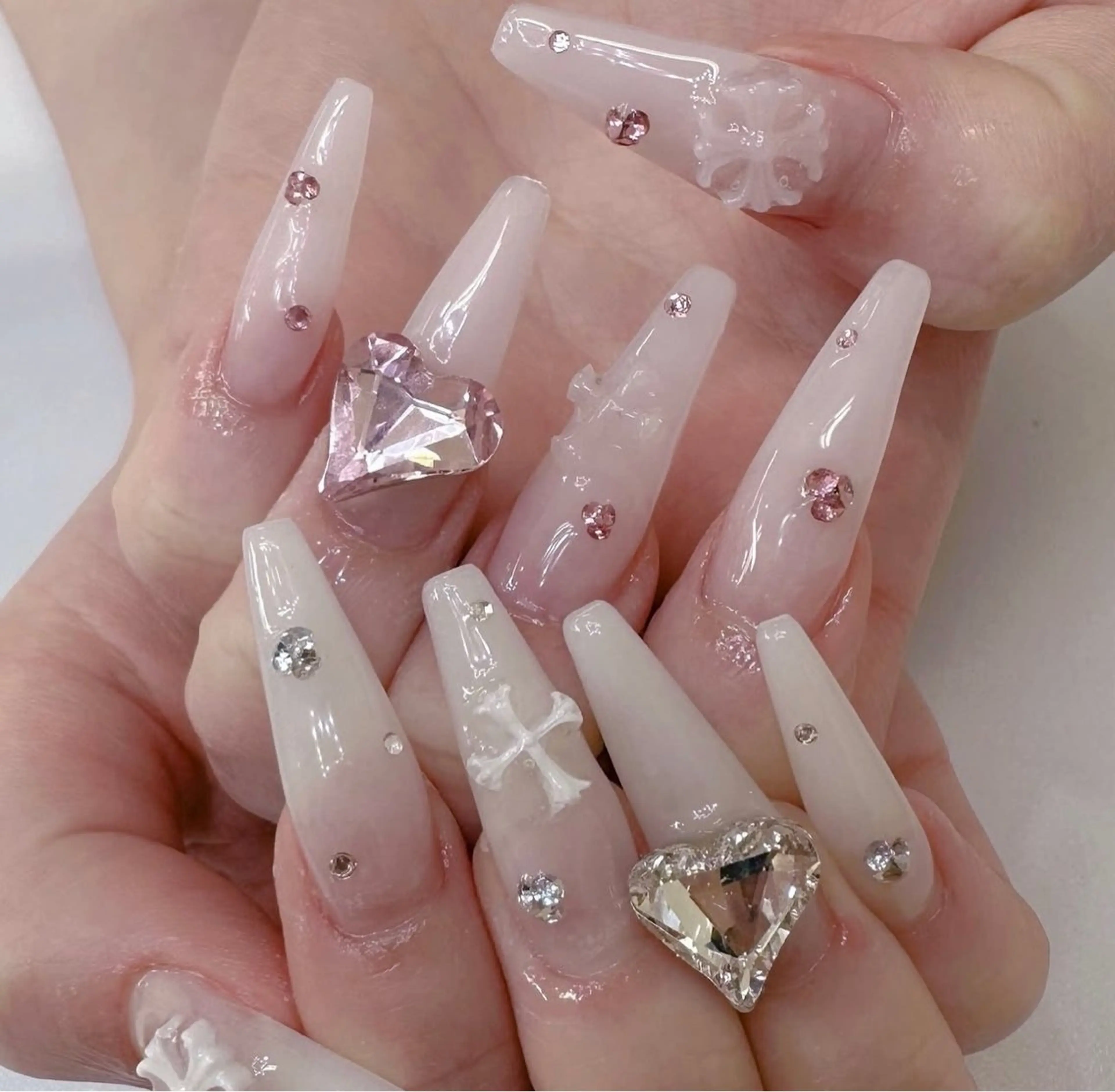 ネイル グラデーション キラキラネイル ワンカラーネイル 冬ネイル ハンドネイル Nie Nail Shinokuboのネイルデザイン