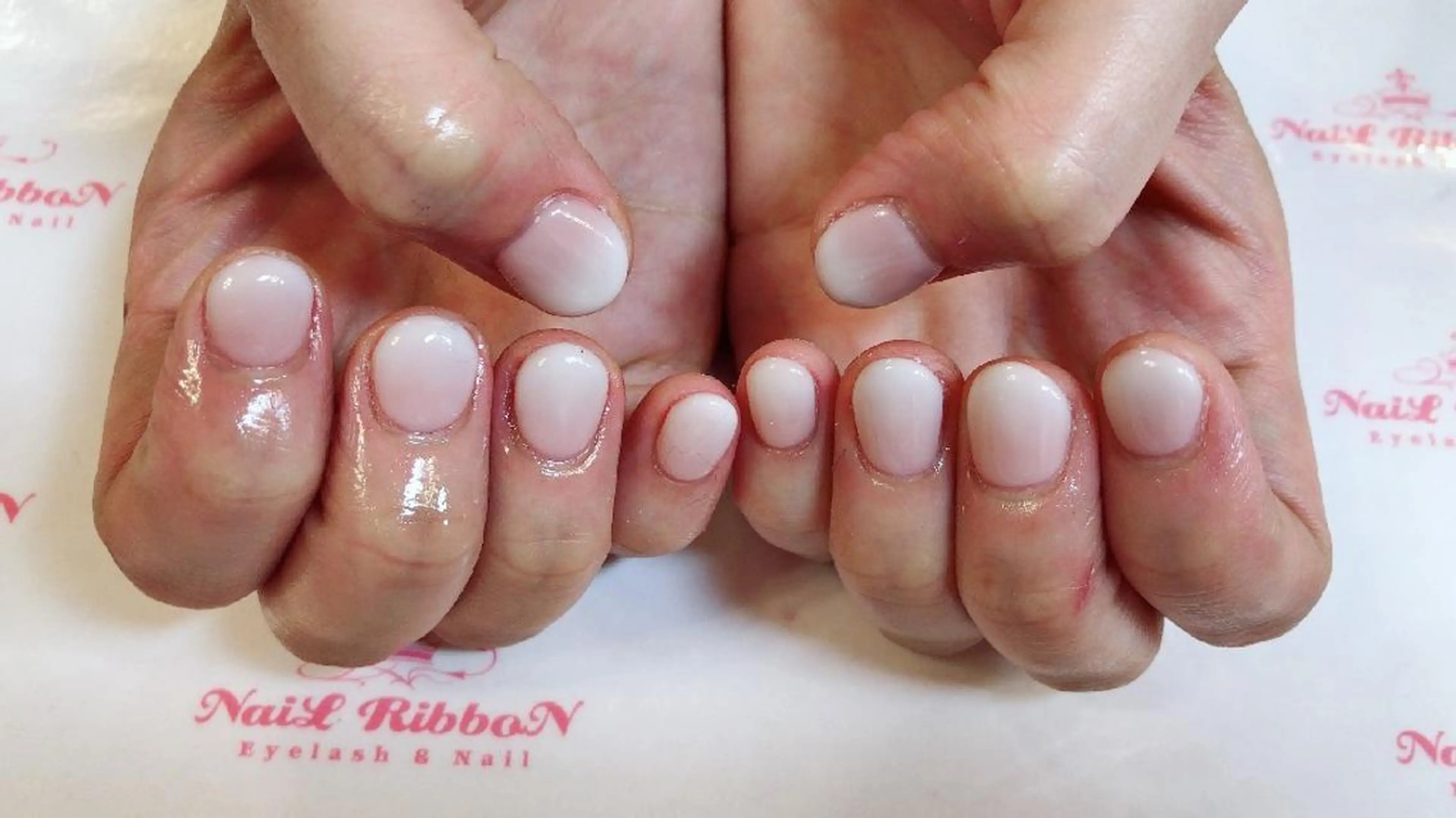 ネイル ネイルリボン 受付スタッフのネイルデザイン