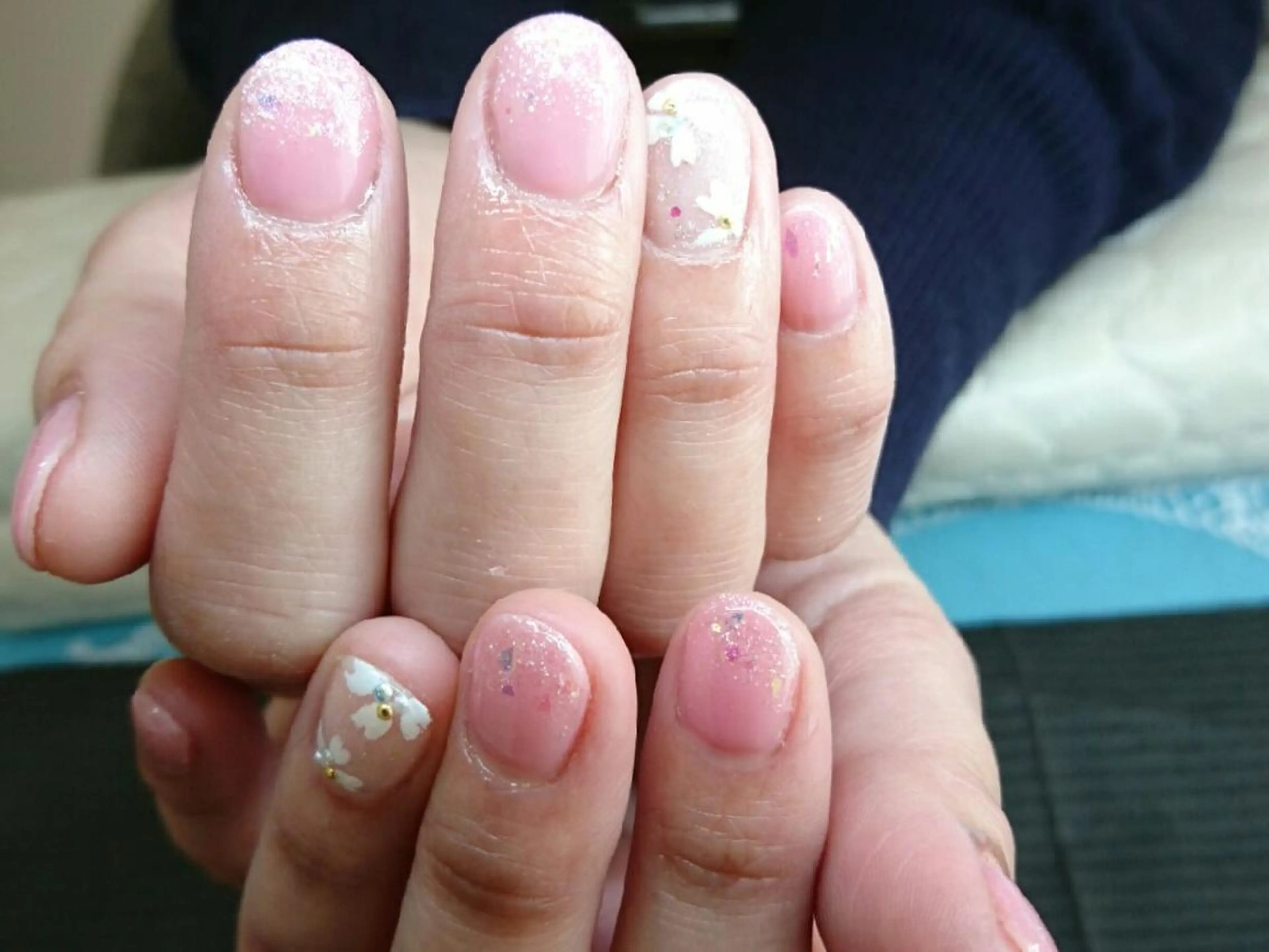 ショート ネイル 卒業式のヘアスタイル 卒業式 nail salon macaron のネイルデザイン